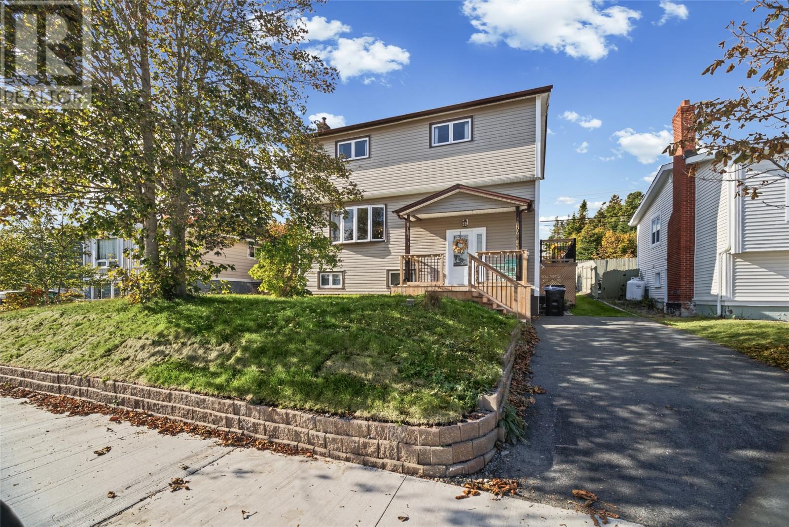 84 Canada Drive Property Photo 1