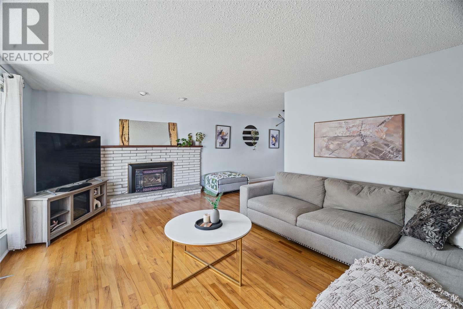84 Canada Drive Property Photo 8