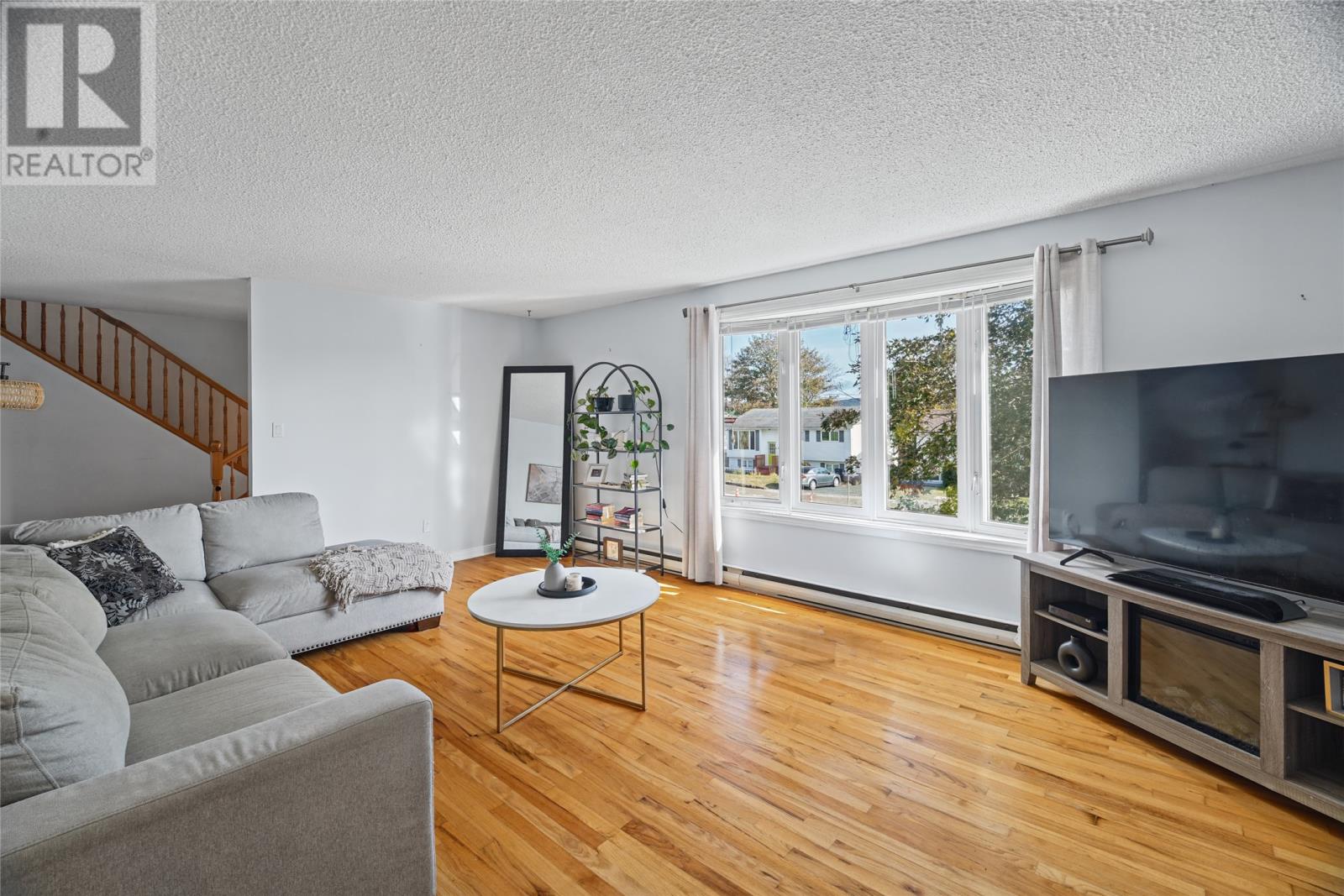 84 Canada Drive Property Photo 10