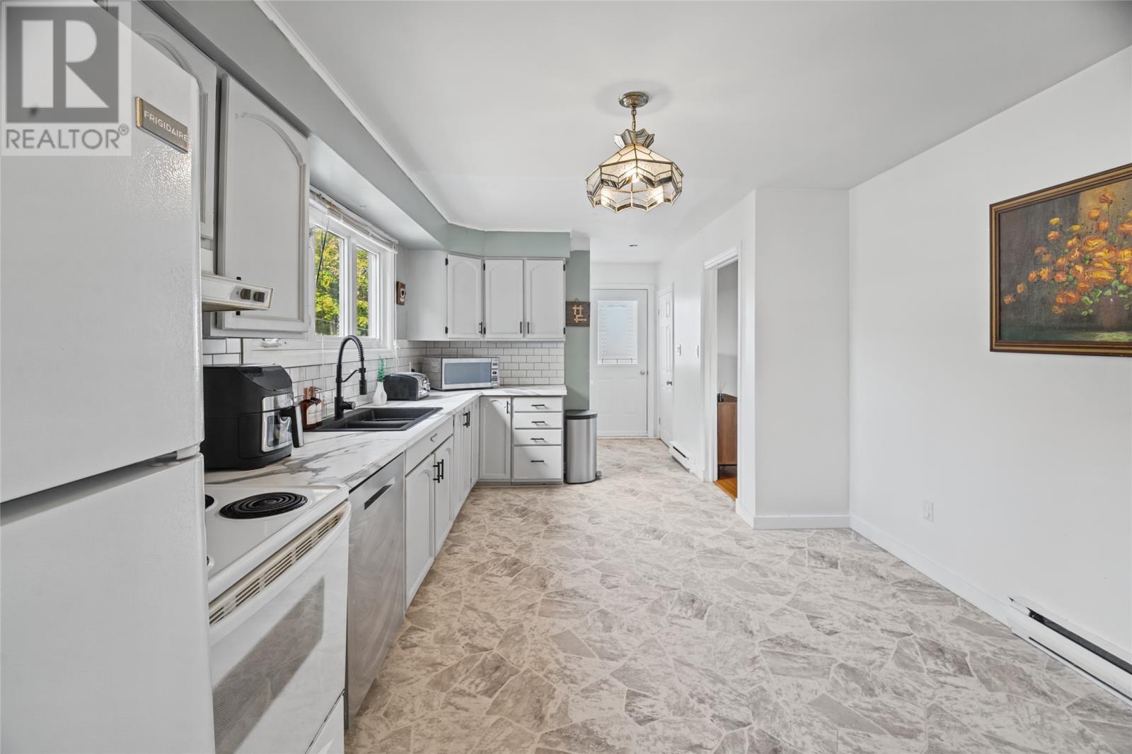 84 Canada Drive Property Photo 12