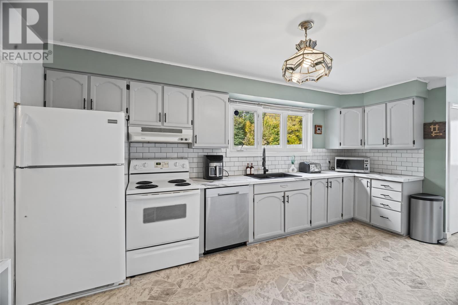 84 Canada Drive Property Photo 13