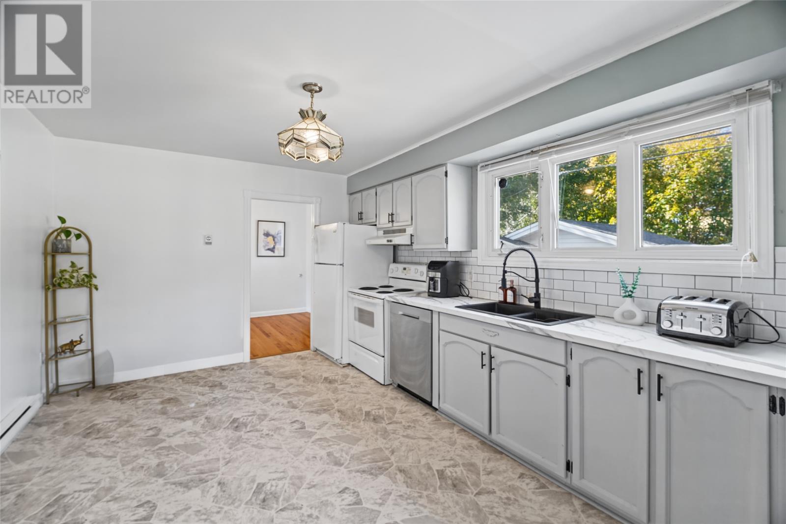 84 Canada Drive Property Photo 14