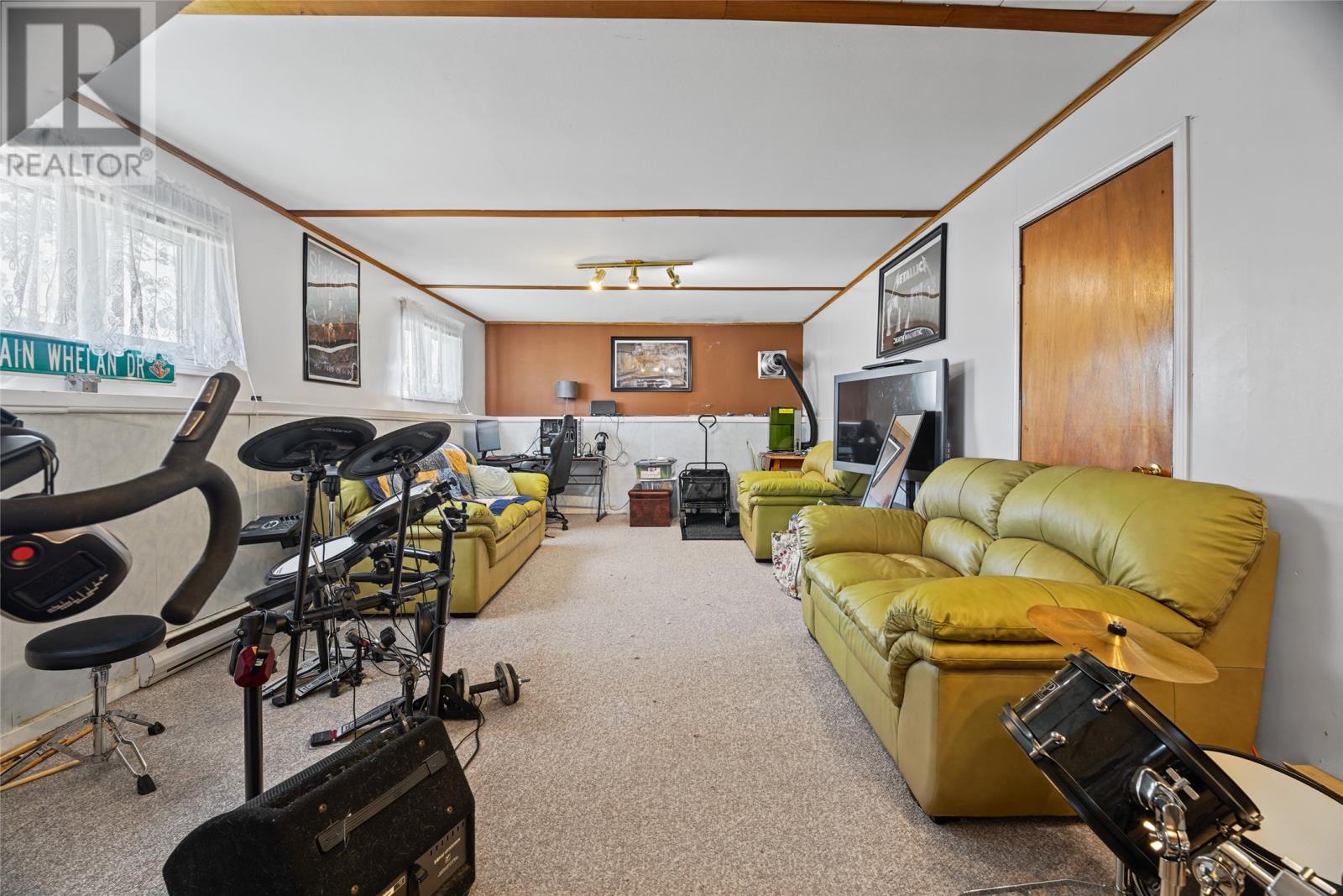 84 Canada Drive Property Photo 22