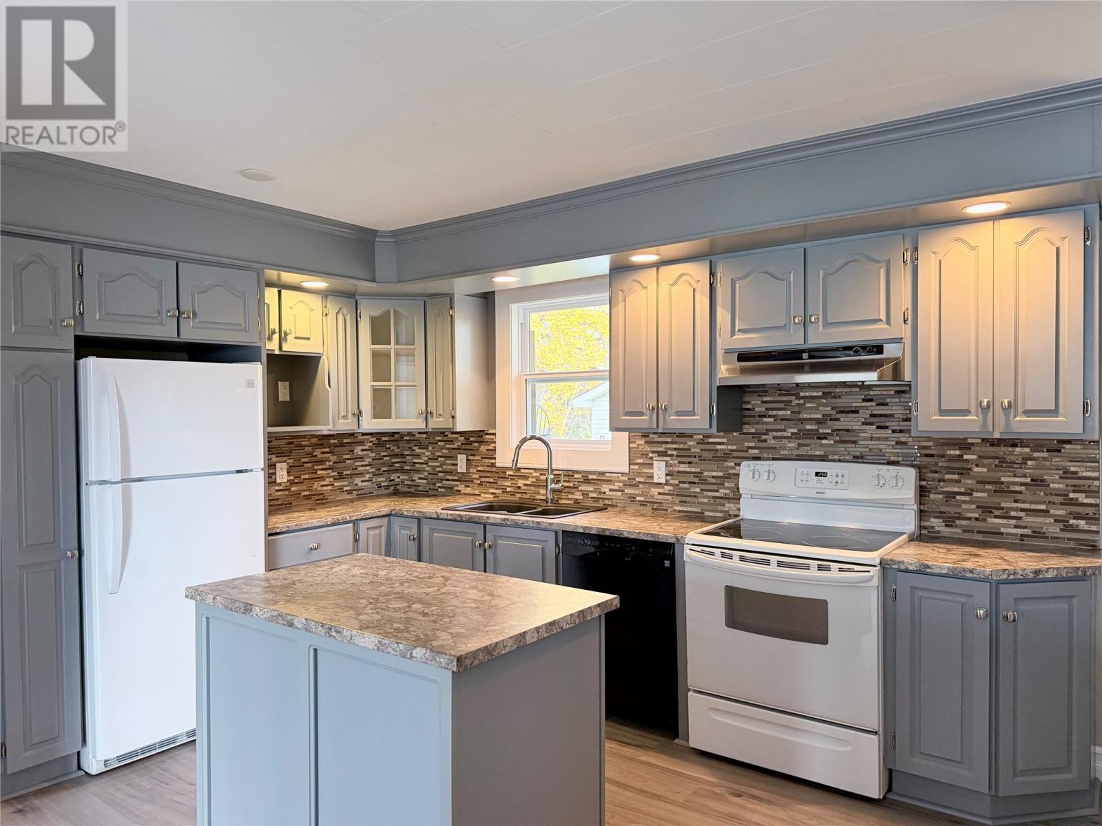 14 Fifth Avenue Property Photo 4