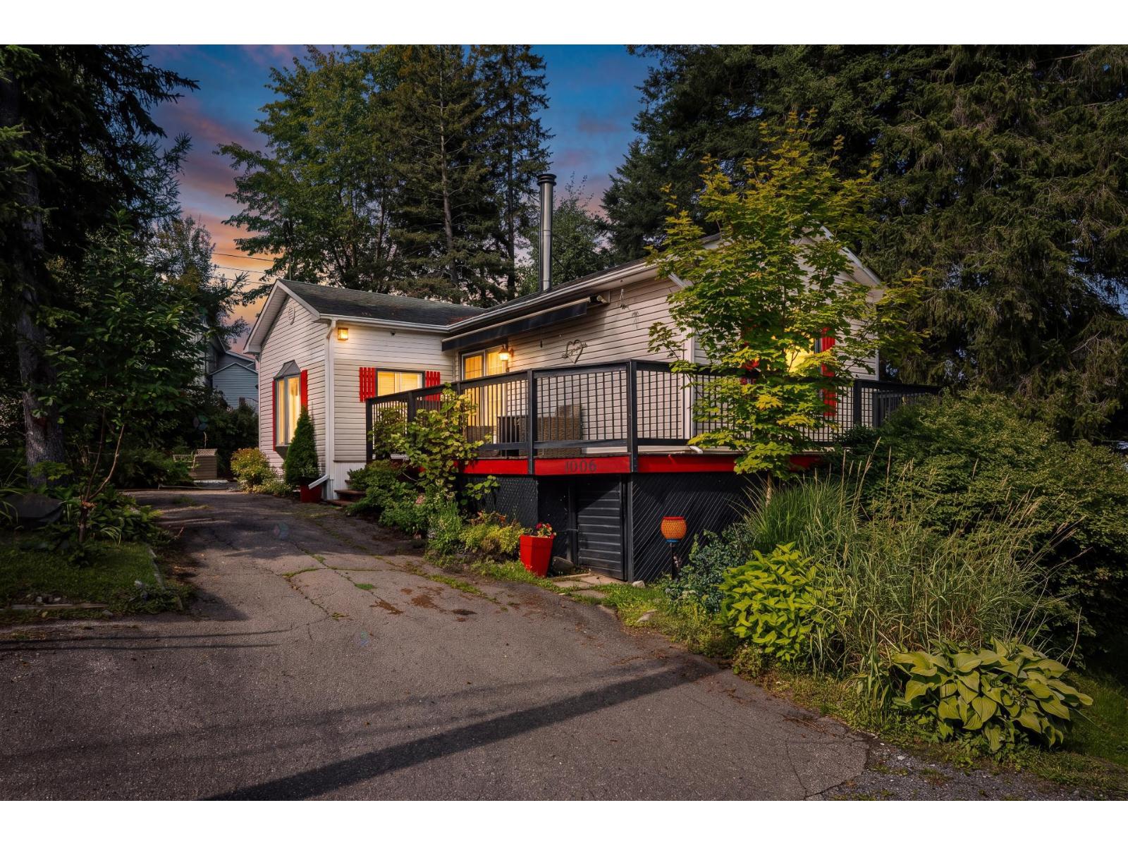 1006 Ch. Des Habitations-des-monts Property Photo 1
