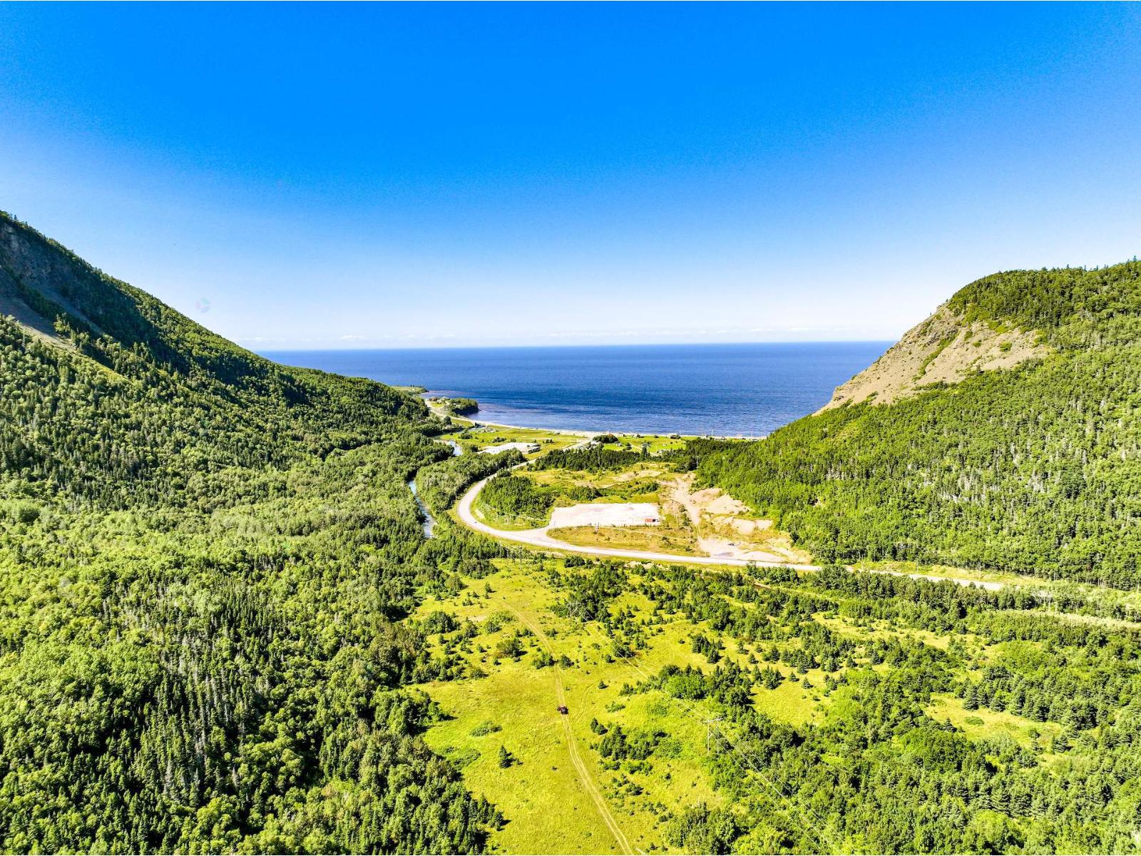 Route Du Lac Property Photo 4
