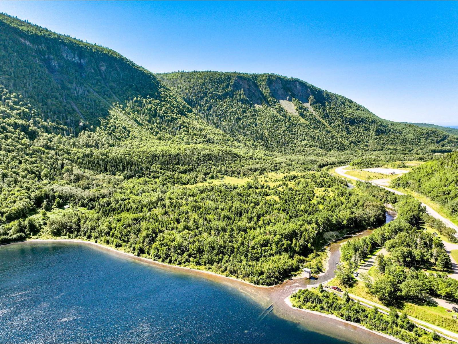 Route Du Lac Property Photo 9
