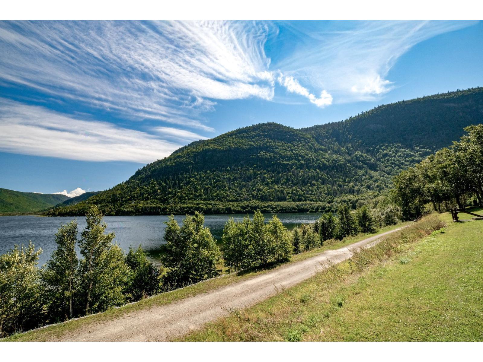 Route Du Lac Property Photo 28
