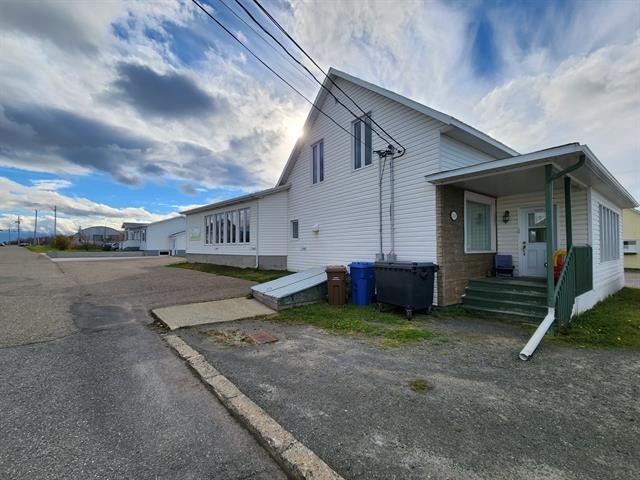 380 1re Avenue O. Property Photo 2