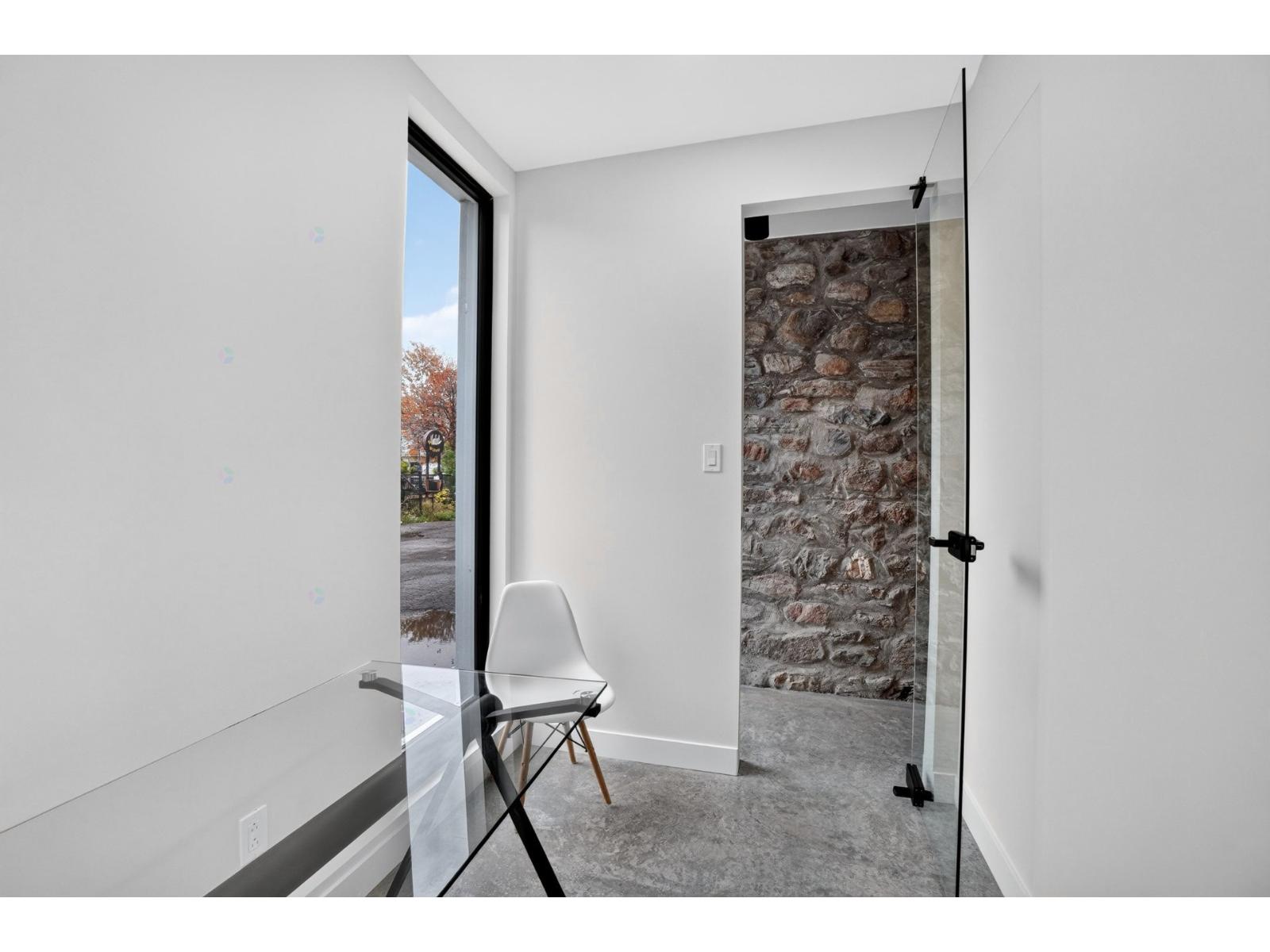 509 Rue Notre-dame, #4 Property Photo 3
