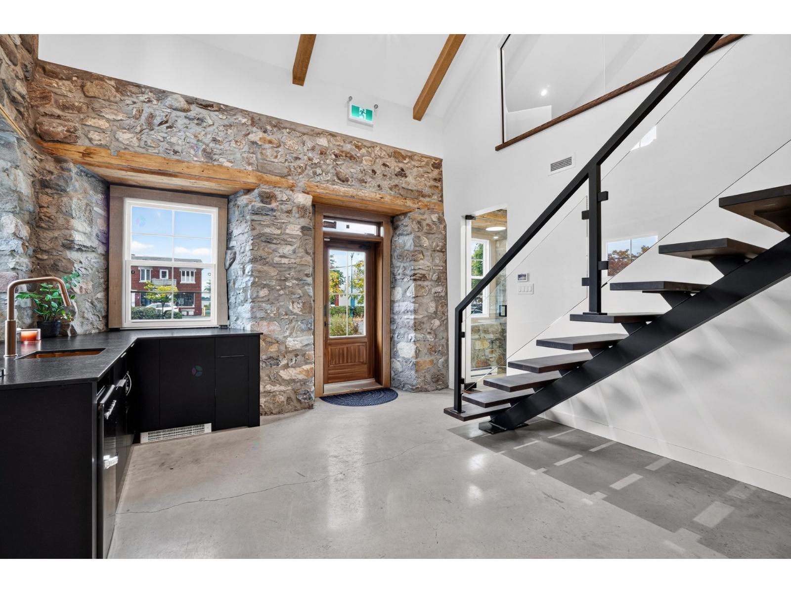 509 Rue Notre-dame, #4 Property Photo 5