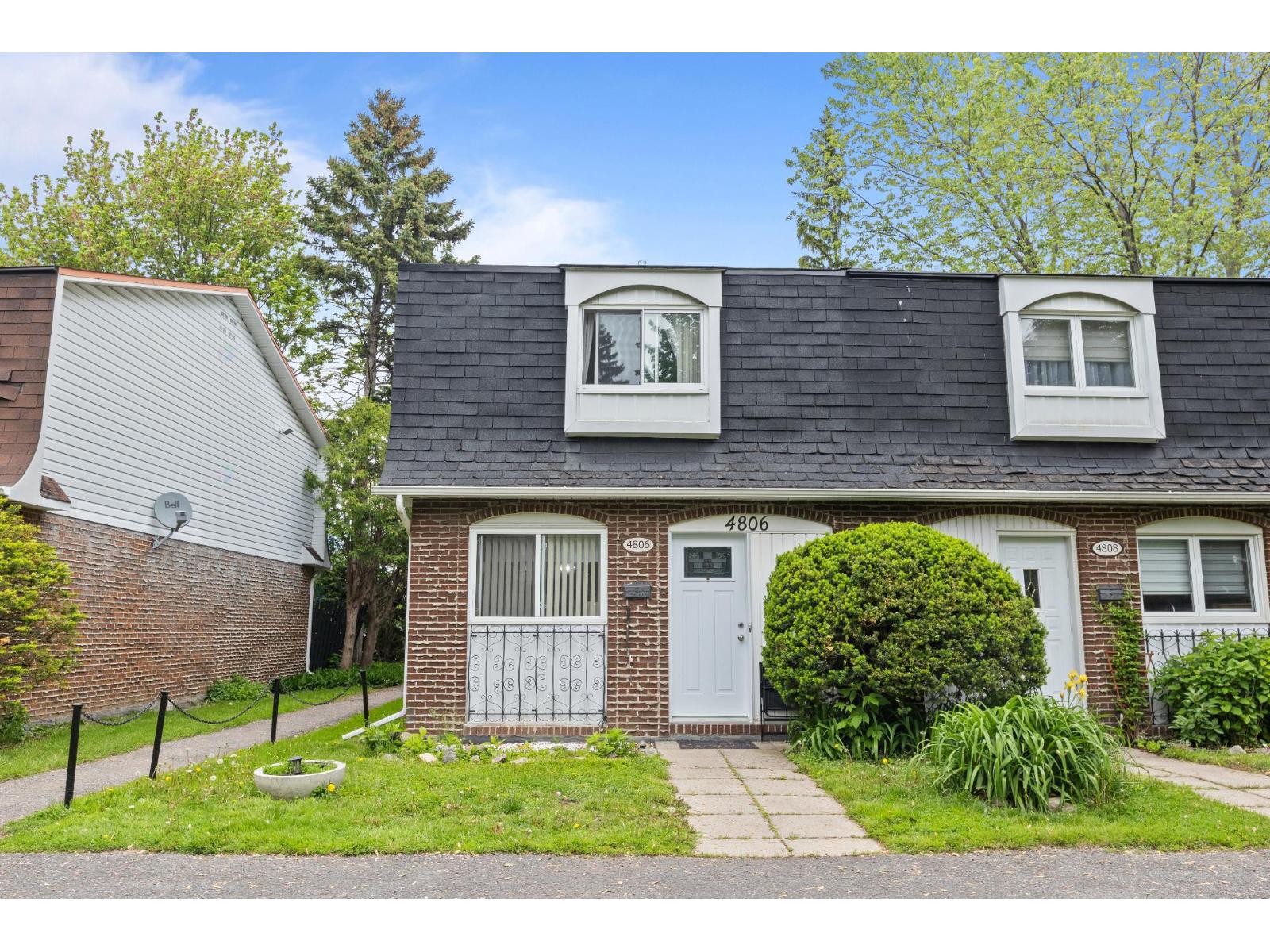 4806 Rue Lake