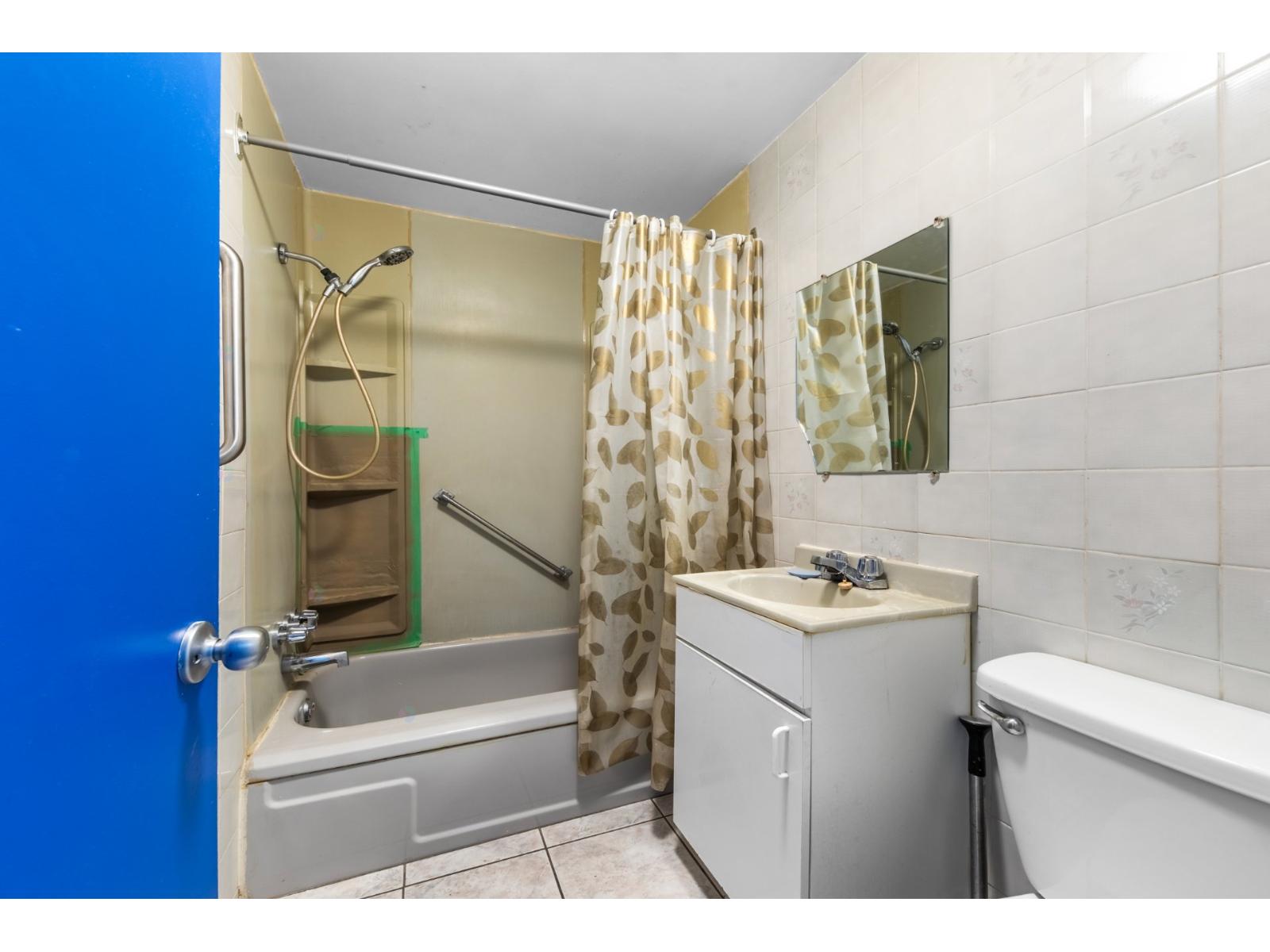 118-120 Av. Des Pins E. Property Photo 7