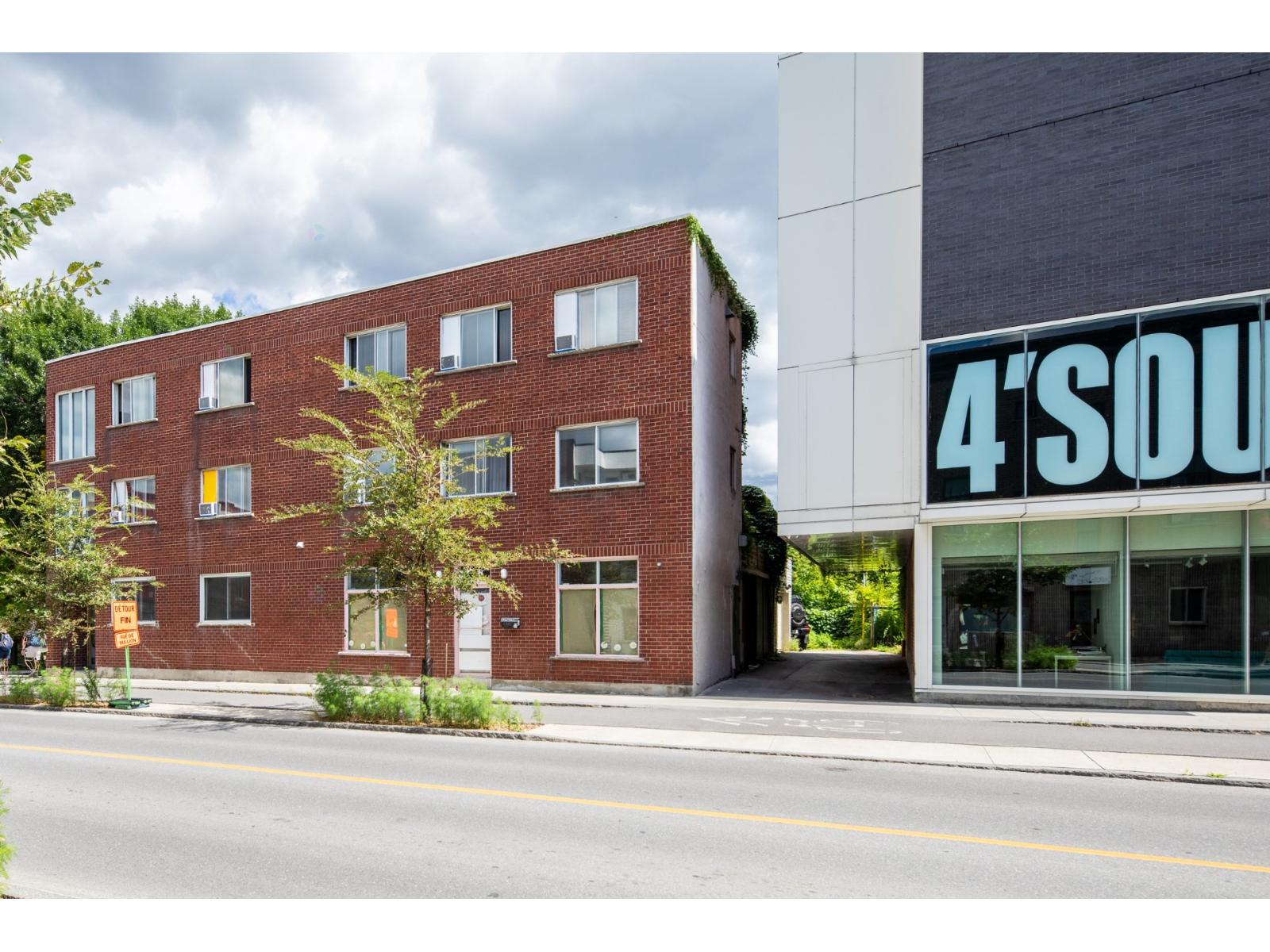 118-120 Av. Des Pins E. Property Photo 24