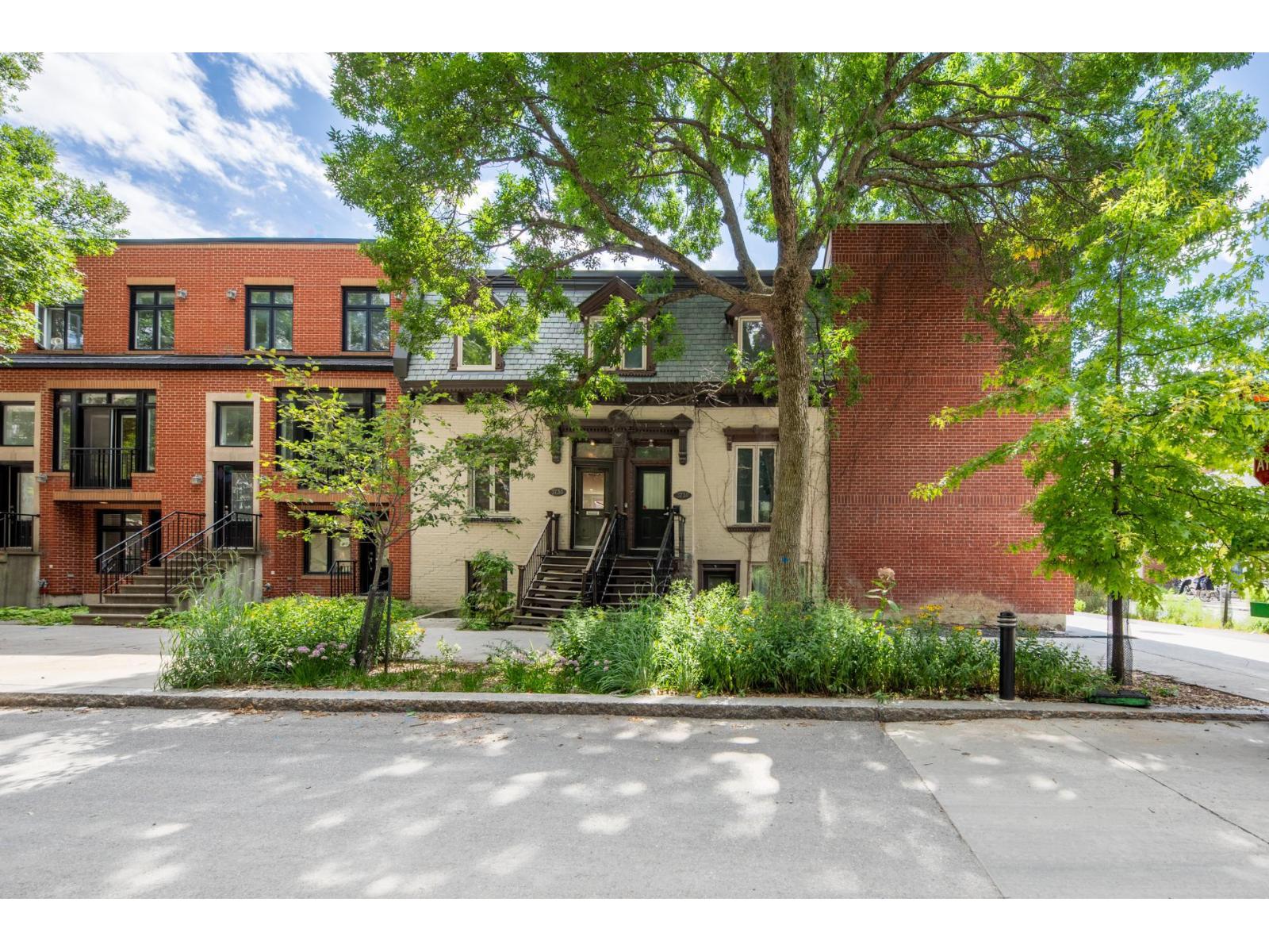 118-120 Av. Des Pins E. Property Photo 28