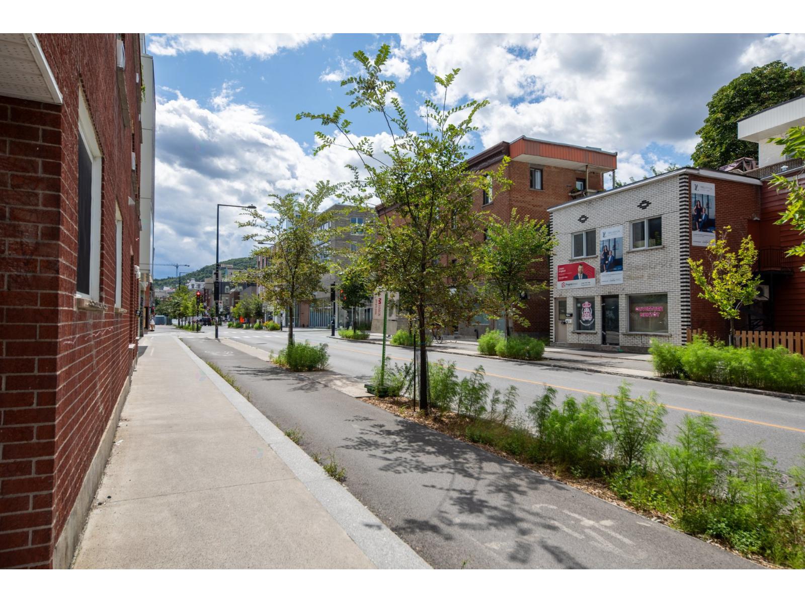 118-120 Av. Des Pins E. Property Photo 31