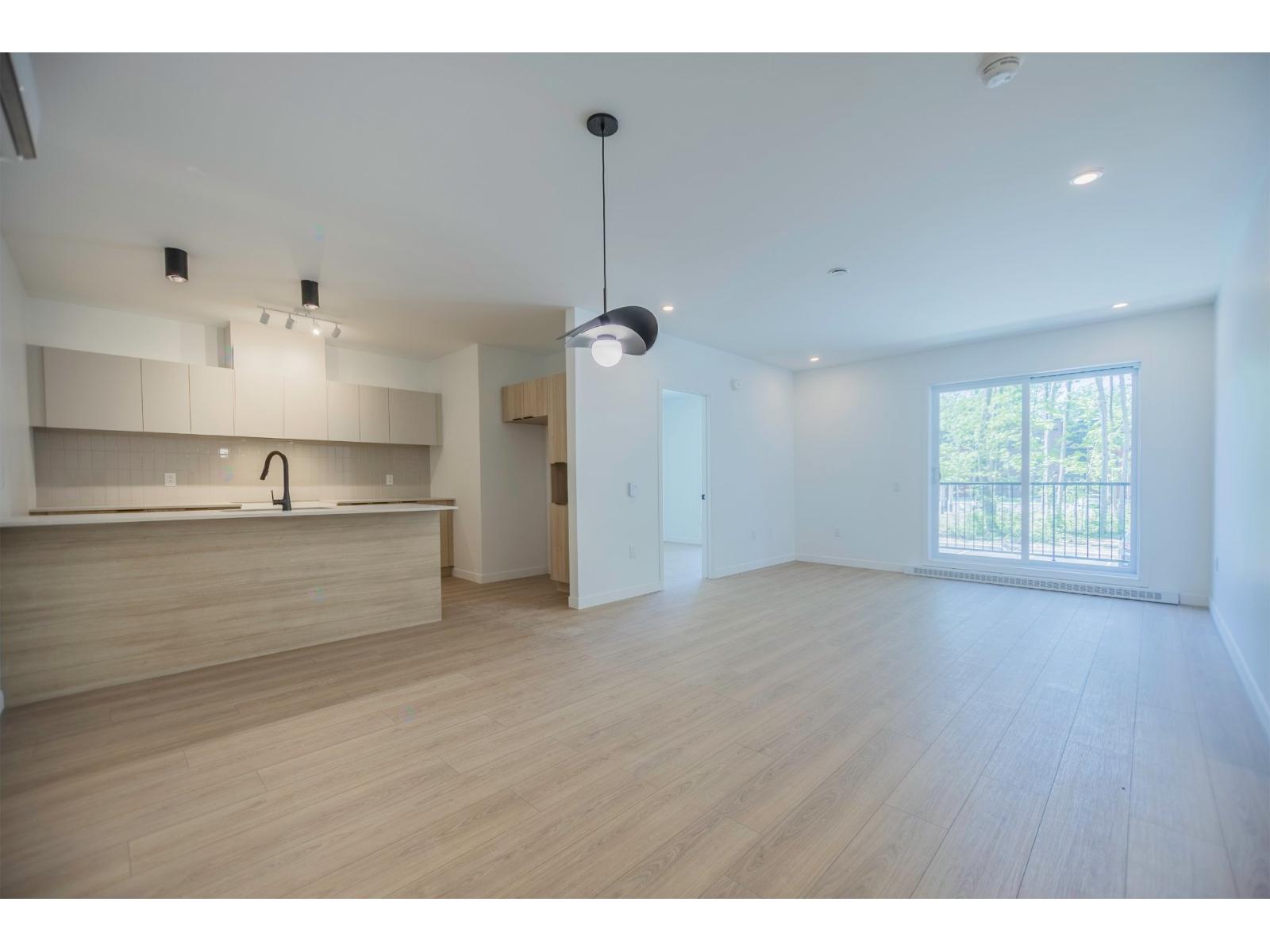 5805 Rue De La Rochelle, #306 Property Photo 2