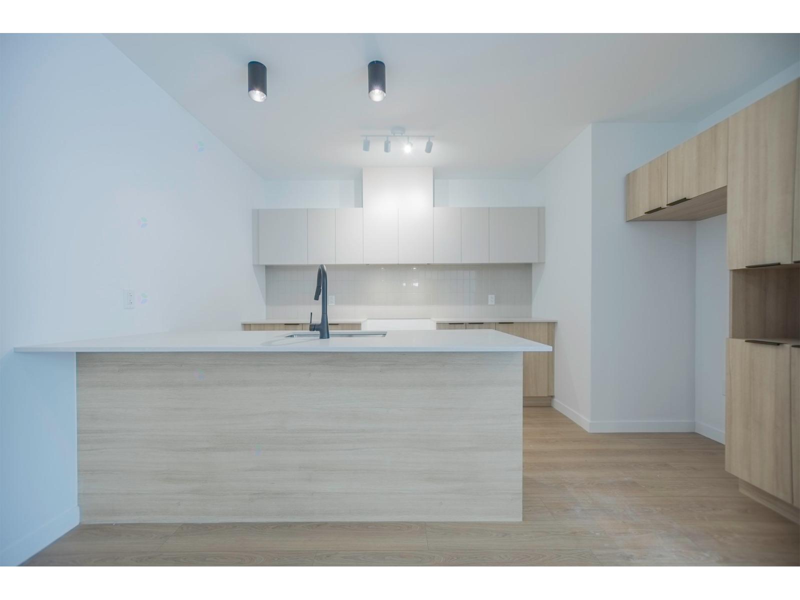 5805 Rue De La Rochelle, #306 Property Photo 4