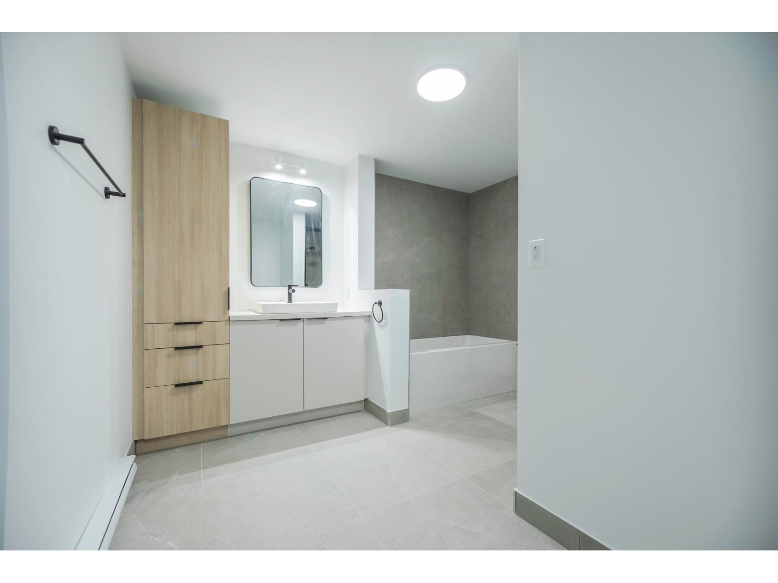 5805 Rue De La Rochelle, #306 Property Photo 11