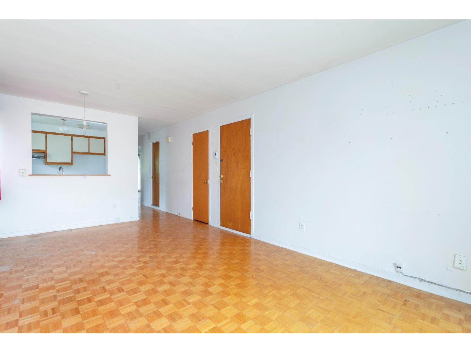 2335 Av. Montclair Property Photo 10