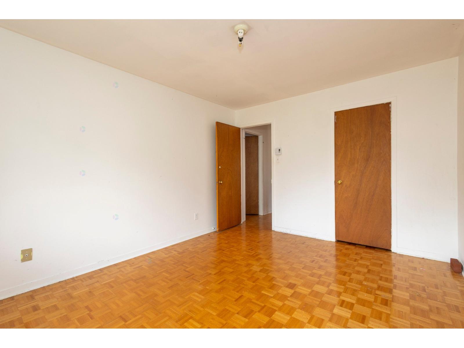 2335 Av. Montclair Property Photo 15