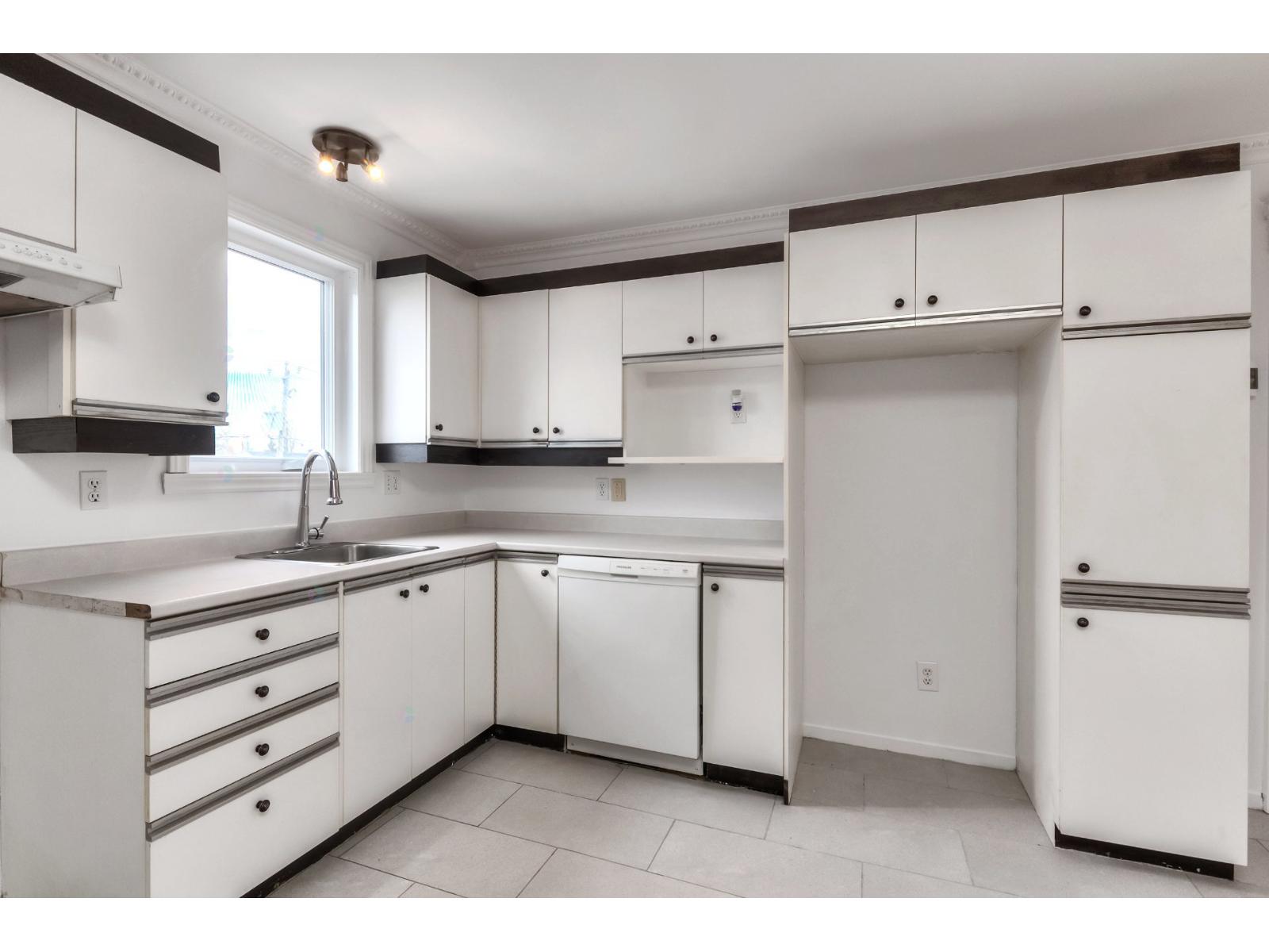 3605 Boul. St-laurent, #302 Property Photo 3