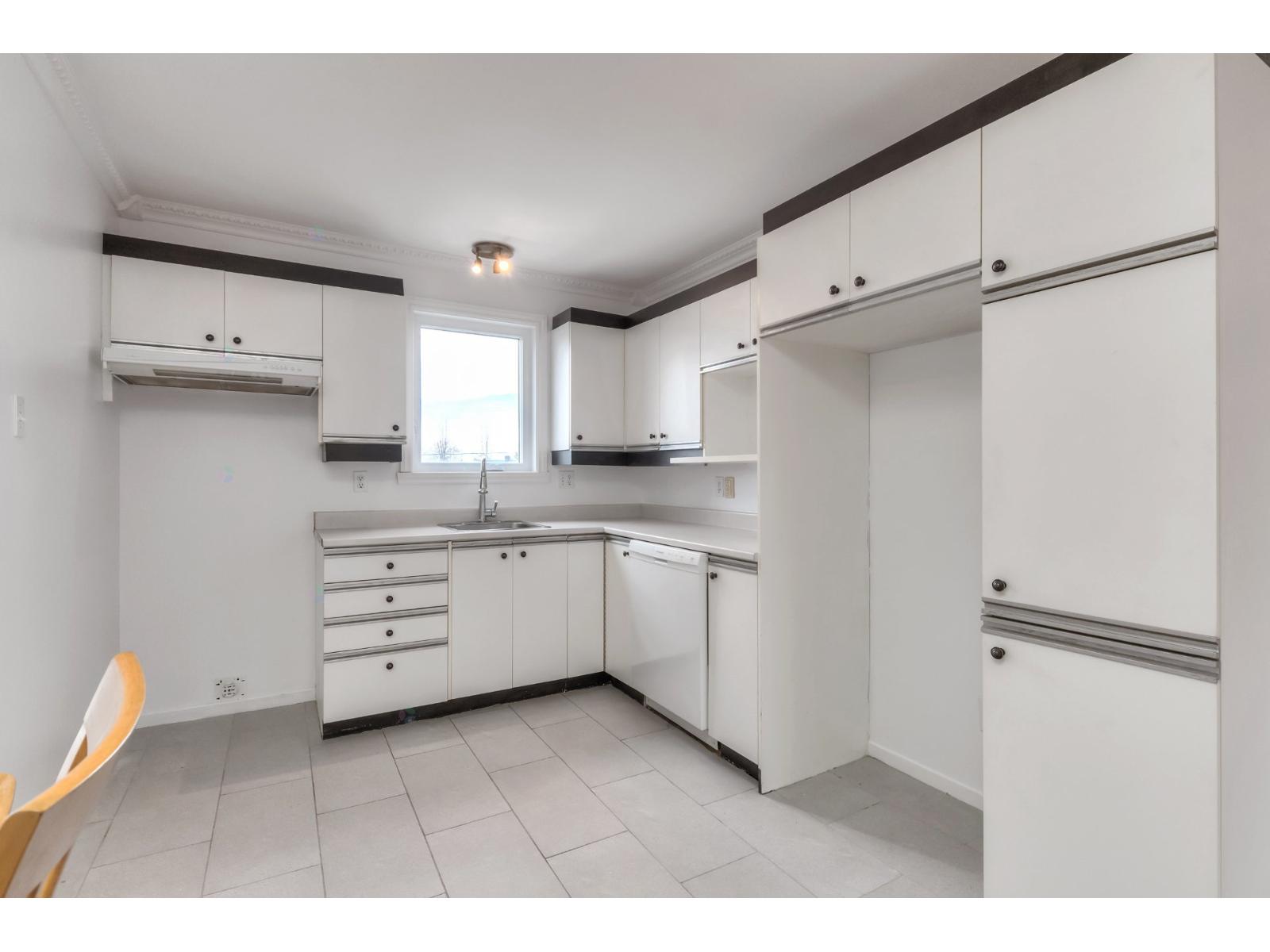 3605 Boul. St-laurent, #302 Property Photo 4