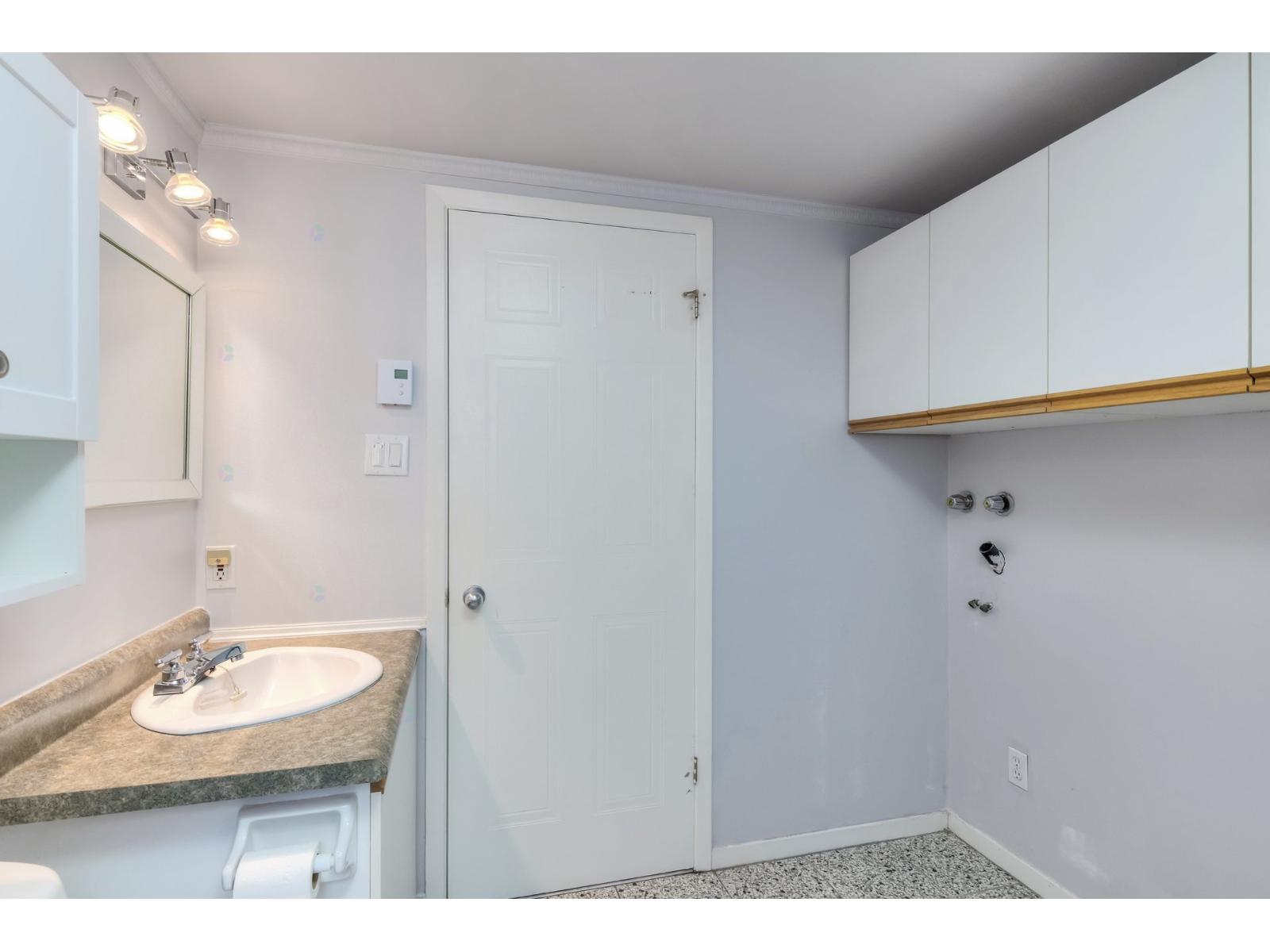 3605 Boul. St-laurent, #302 Property Photo 8