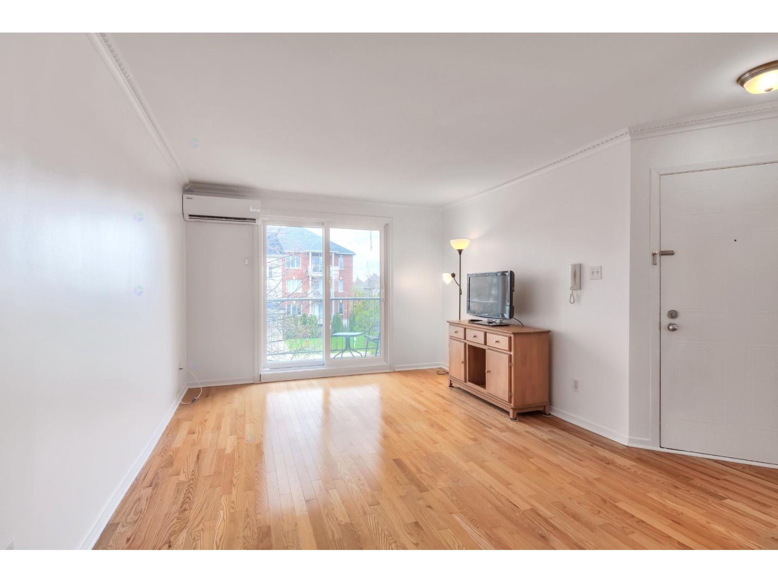 3605 Boul. St-laurent, #302 Property Photo 13