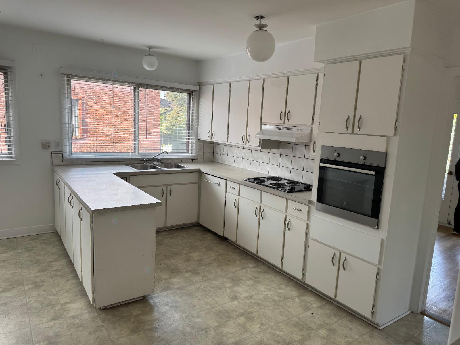 7049 Ch. Guelph Property Photo 11