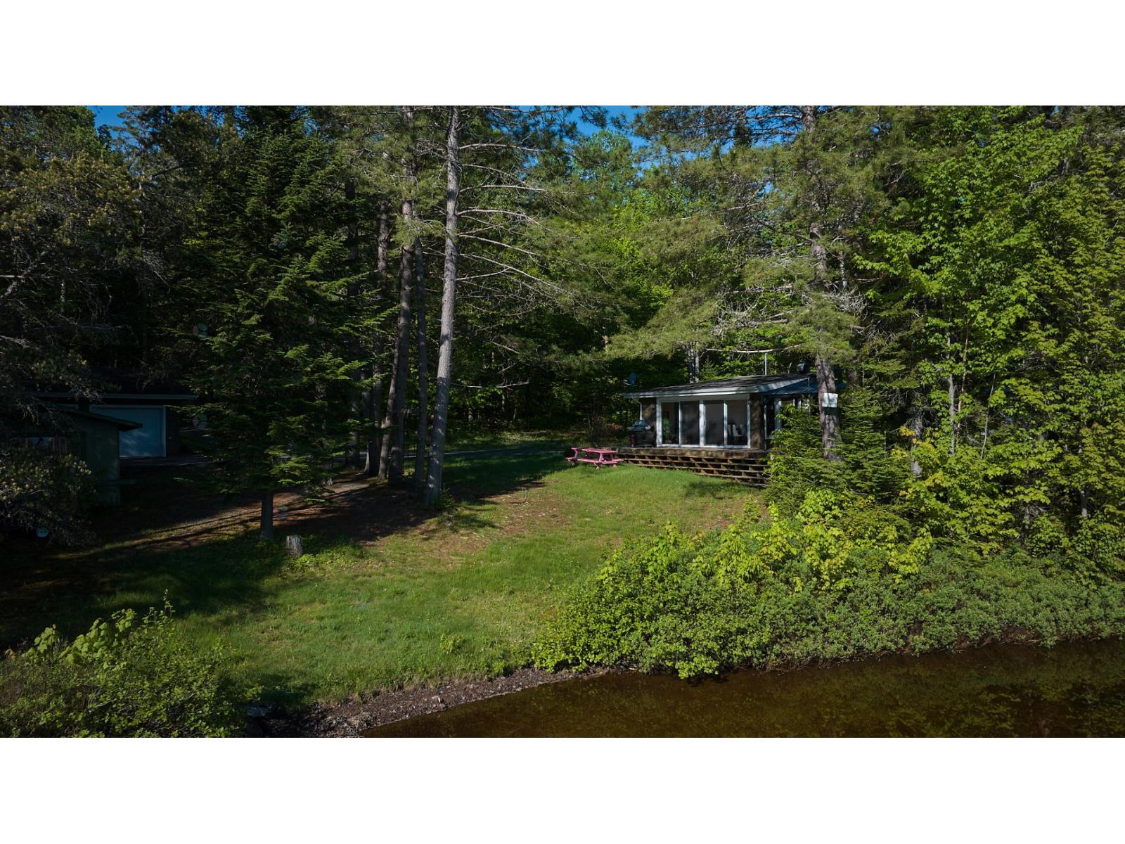 901-903 Ch. Du Lac-baribeau Property Photo 1