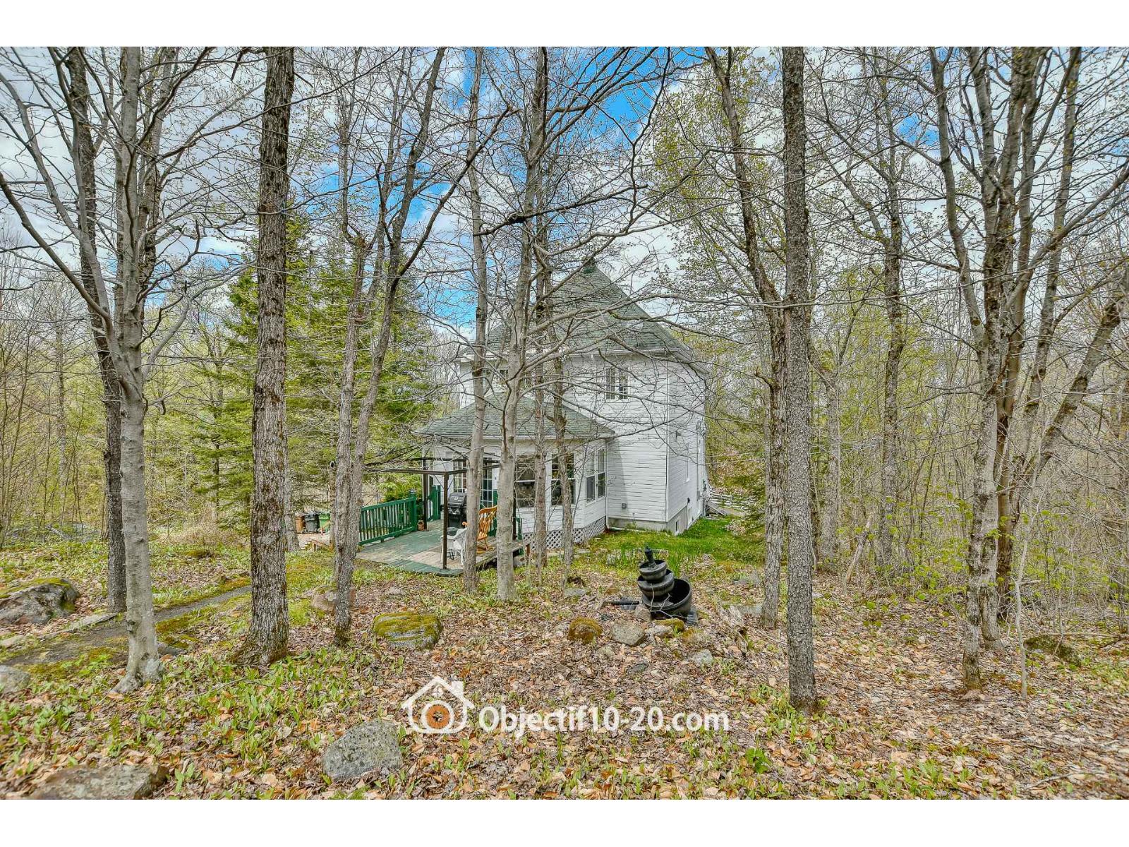 129-131 Ch. Des Faucons Property Photo 3