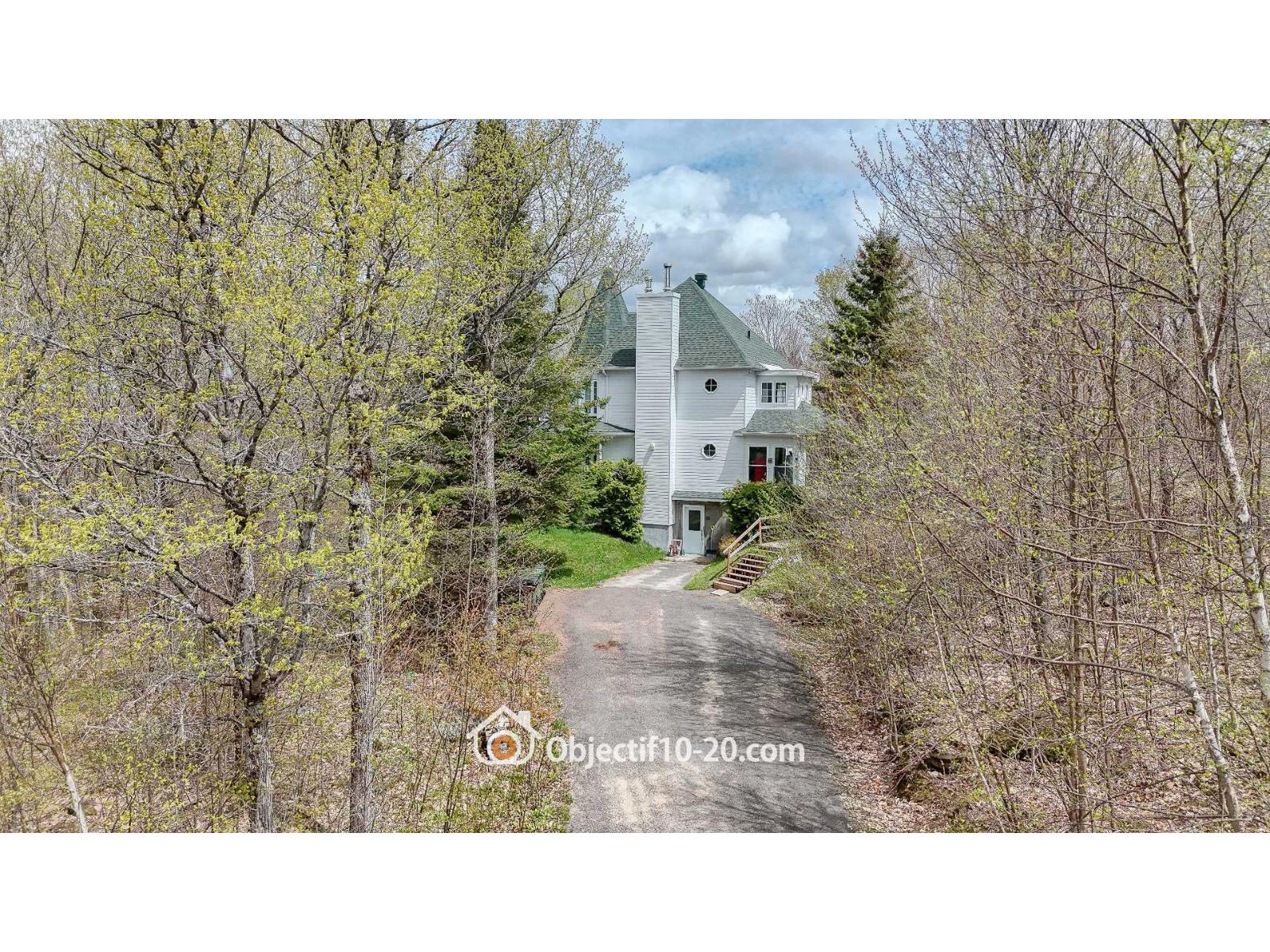 129-131 Ch. Des Faucons Property Photo 35
