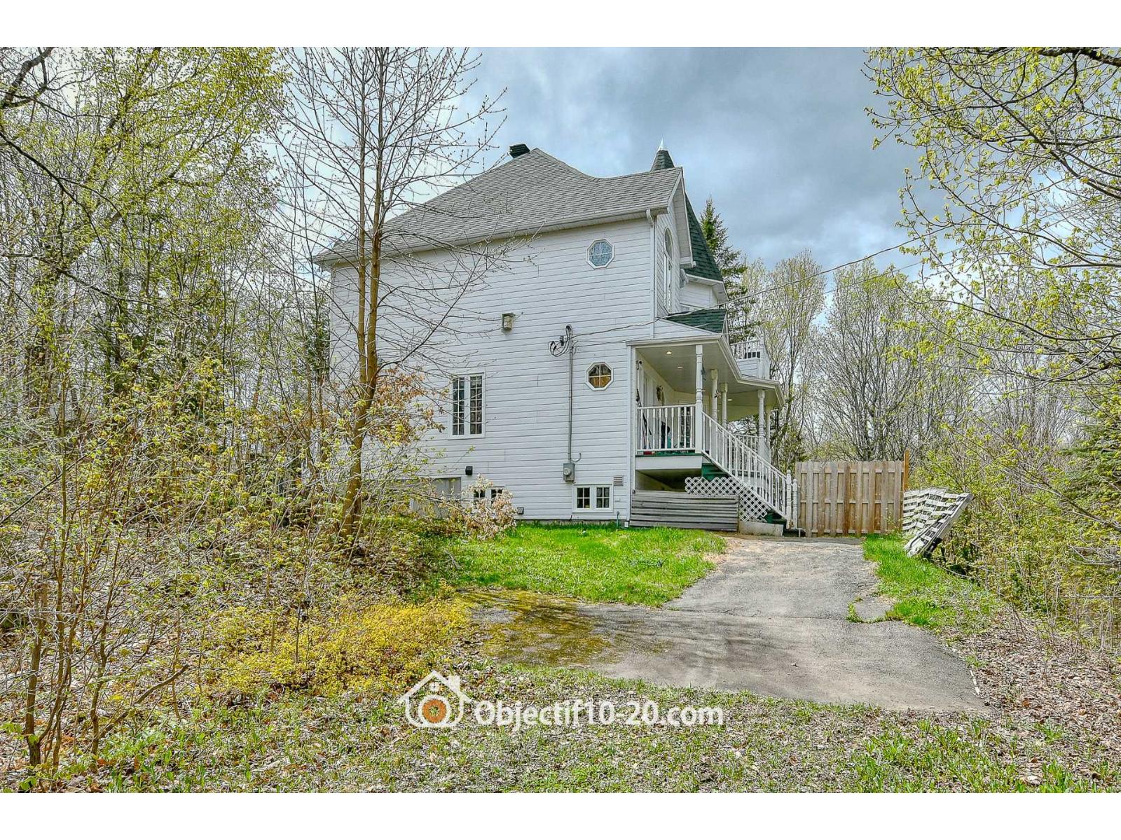 129-131 Ch. Des Faucons Property Photo 36