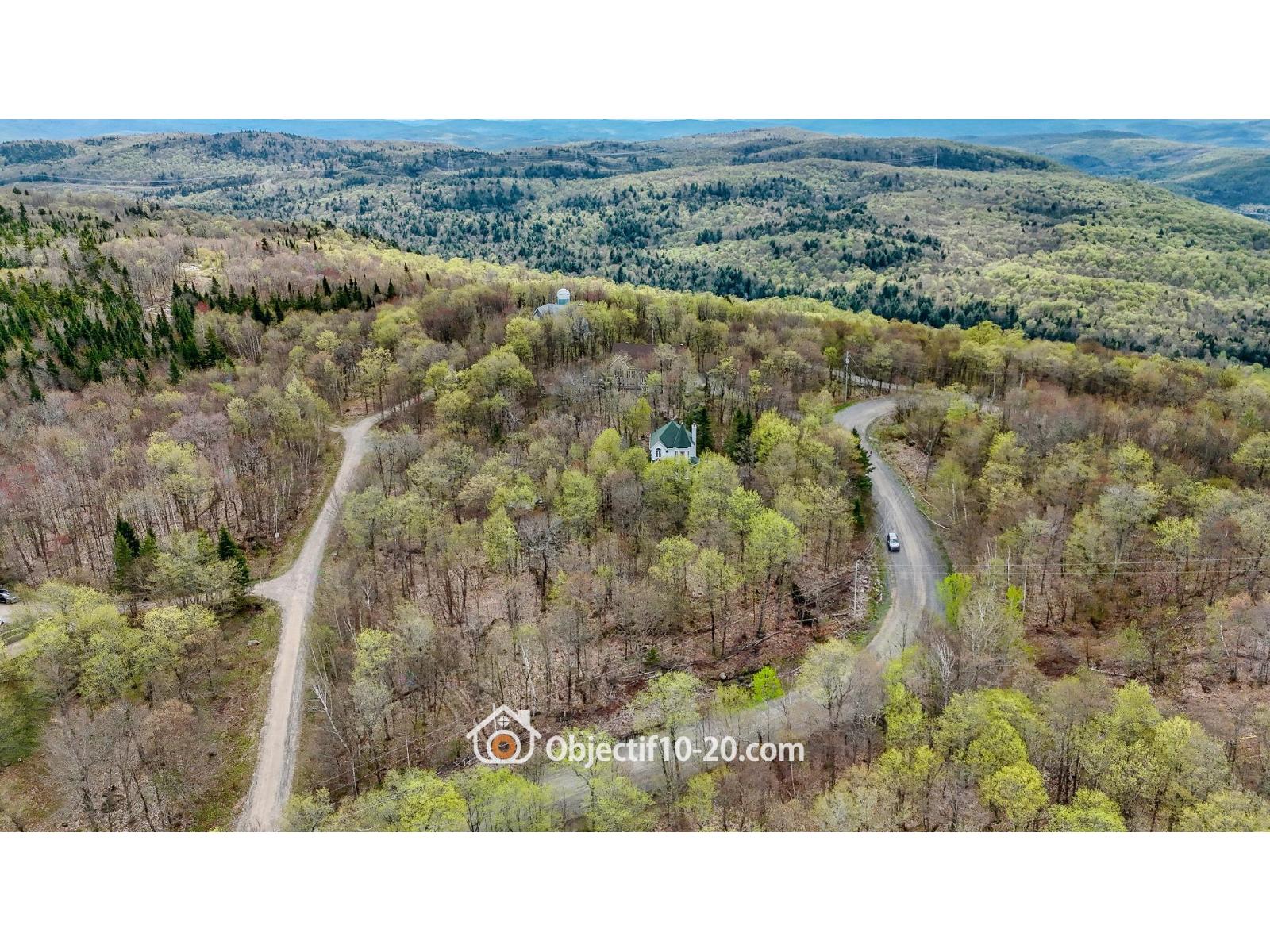 129-131 Ch. Des Faucons Property Photo 41