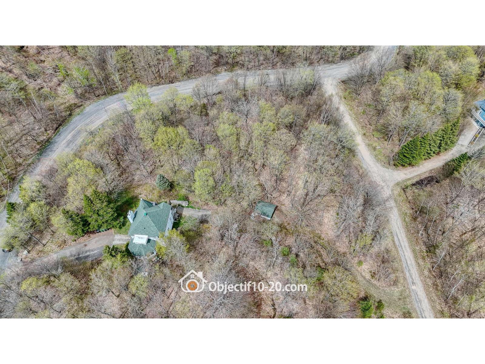 129-131 Ch. Des Faucons Property Photo 43
