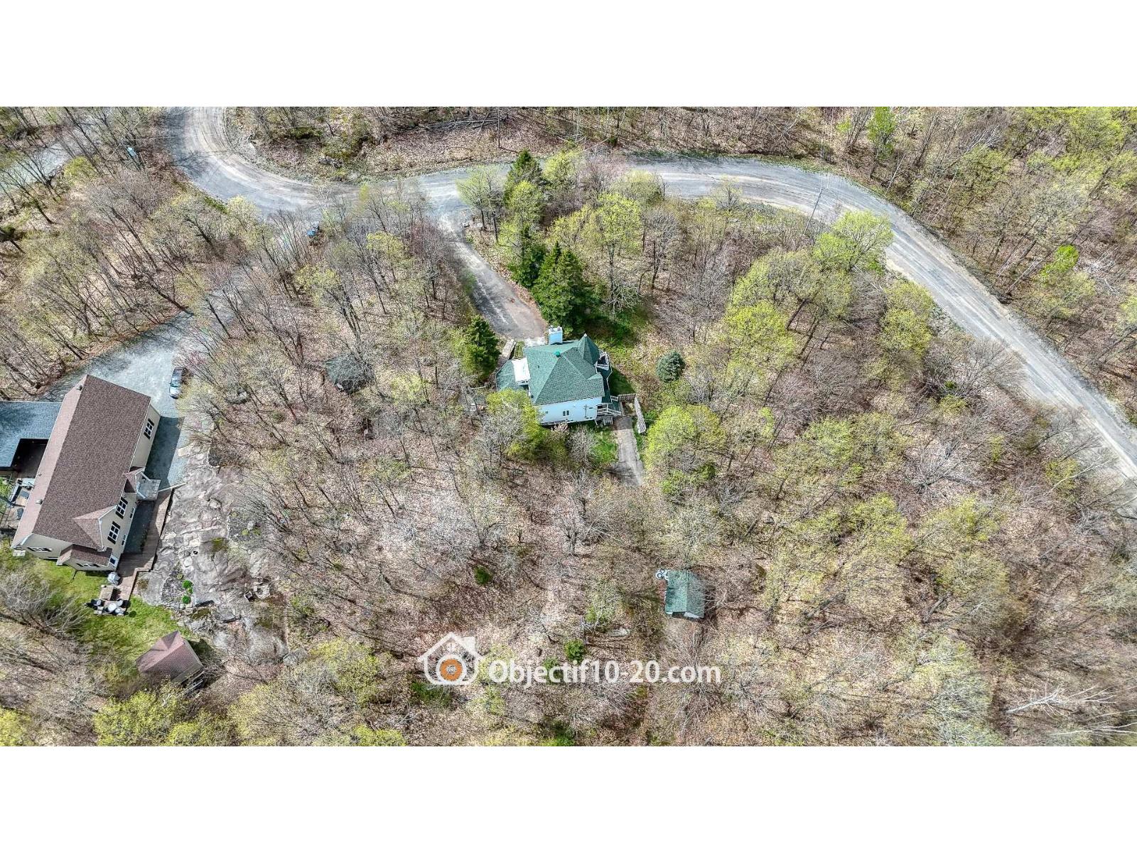 129-131 Ch. Des Faucons Property Photo 44