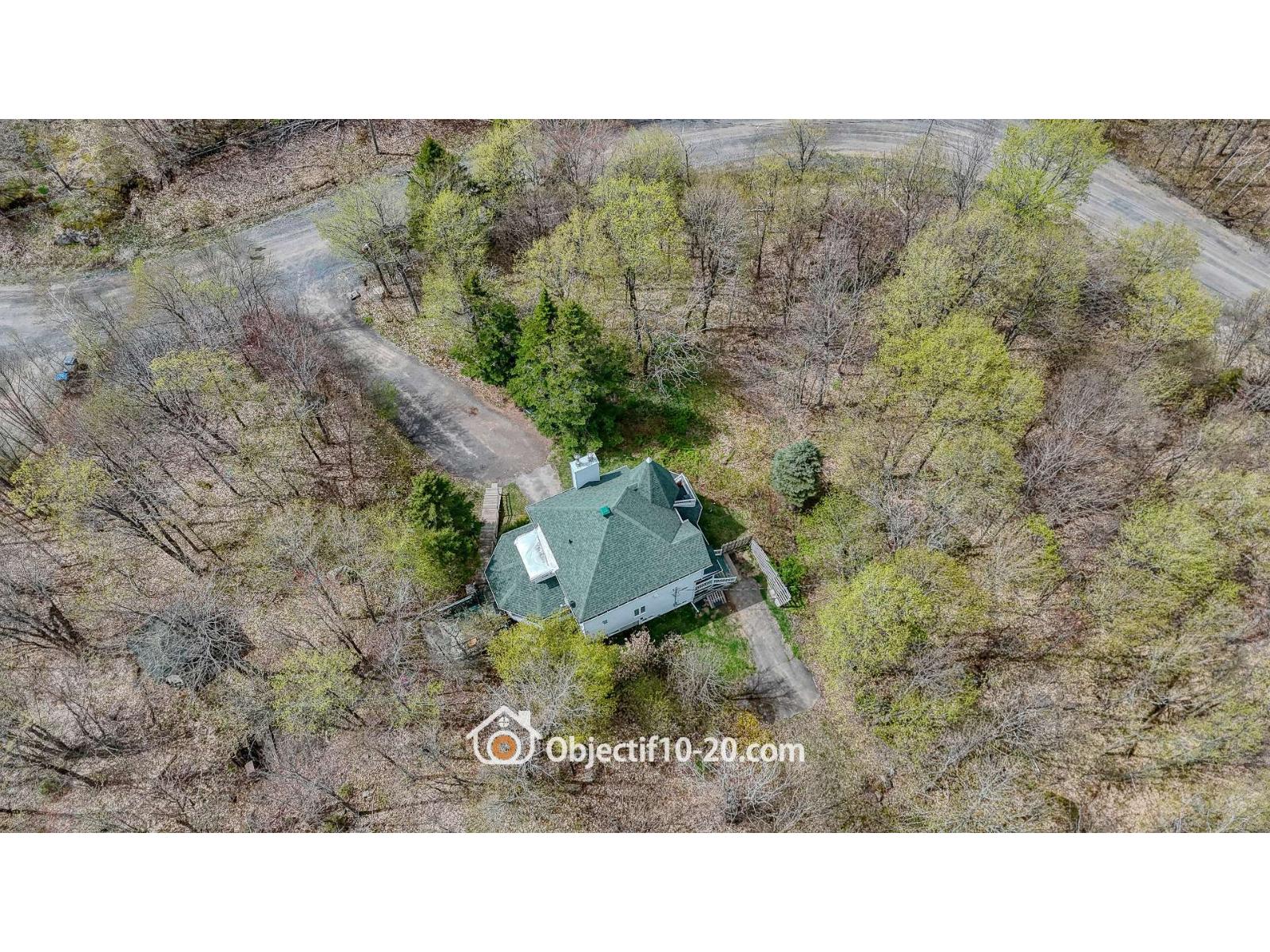 129-131 Ch. Des Faucons Property Photo 45