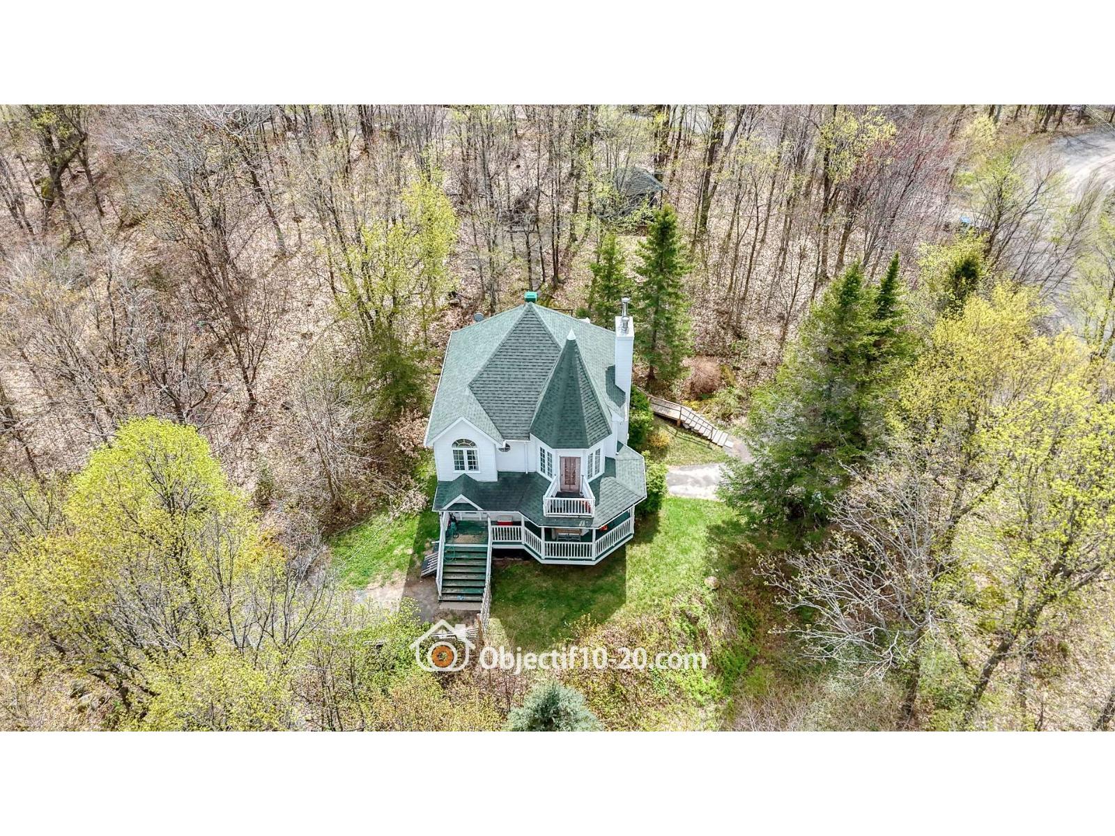 129-131 Ch. Des Faucons Property Photo 46