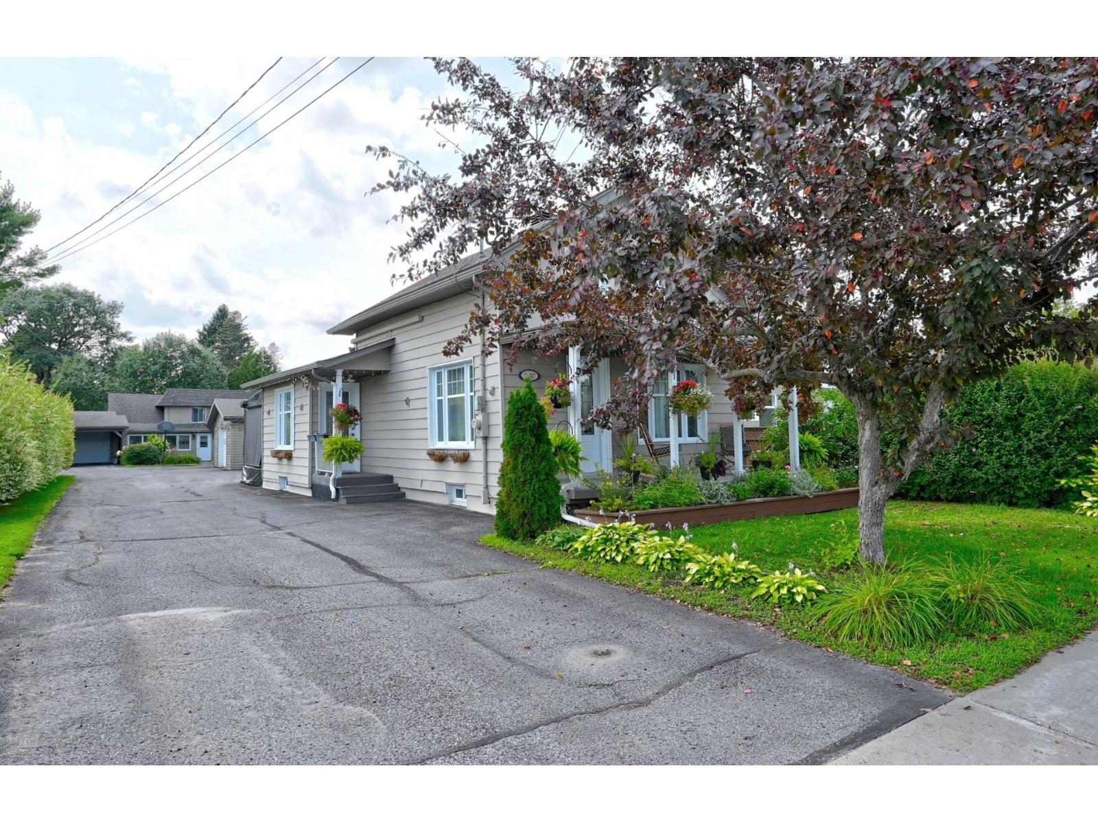 3495-3497 Rue Queen Property Photo 2