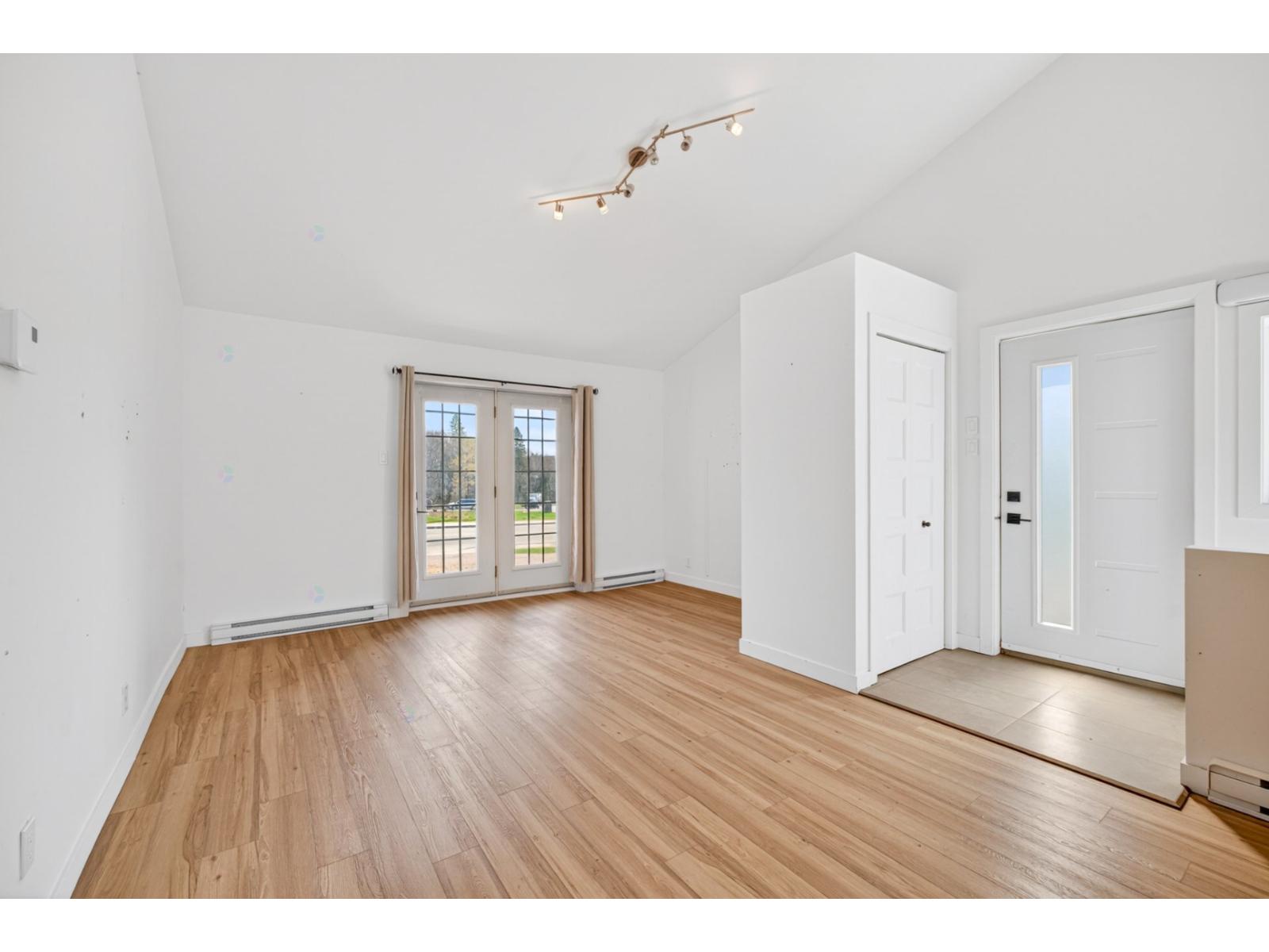 1143z-1149z Boul. Pie-xi S. Property Photo 11