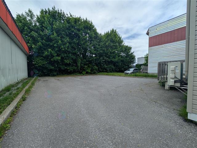 2445 Av. Ste-anne Property Photo 3