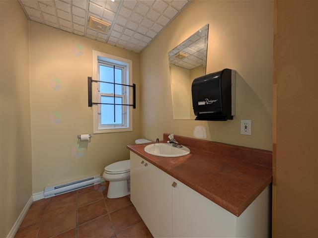 2445 Av. Ste-anne Property Photo 12