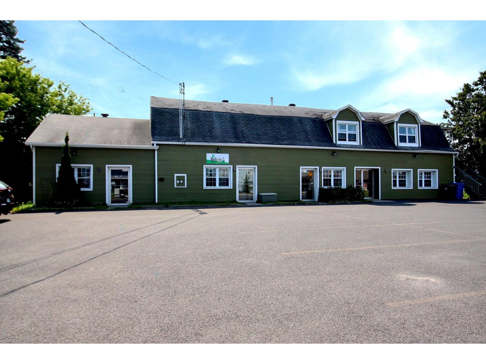 3295-3305 Rue Principale