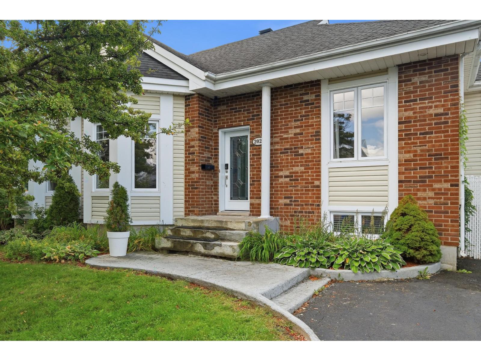 2021 Rue Maurice-duplessis Property Photo 1