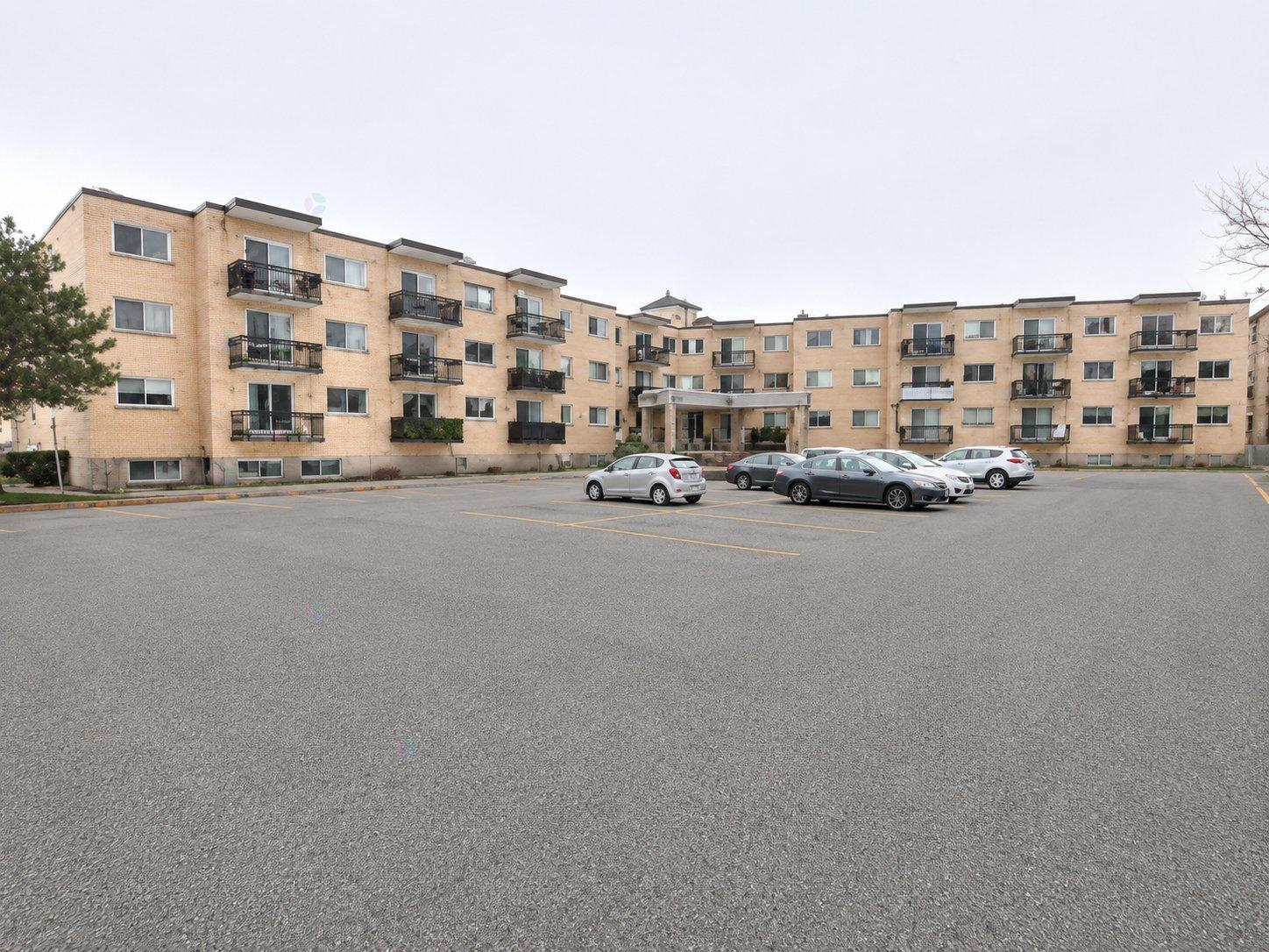 5210 Rue Riviera, #315 Property Photo 1