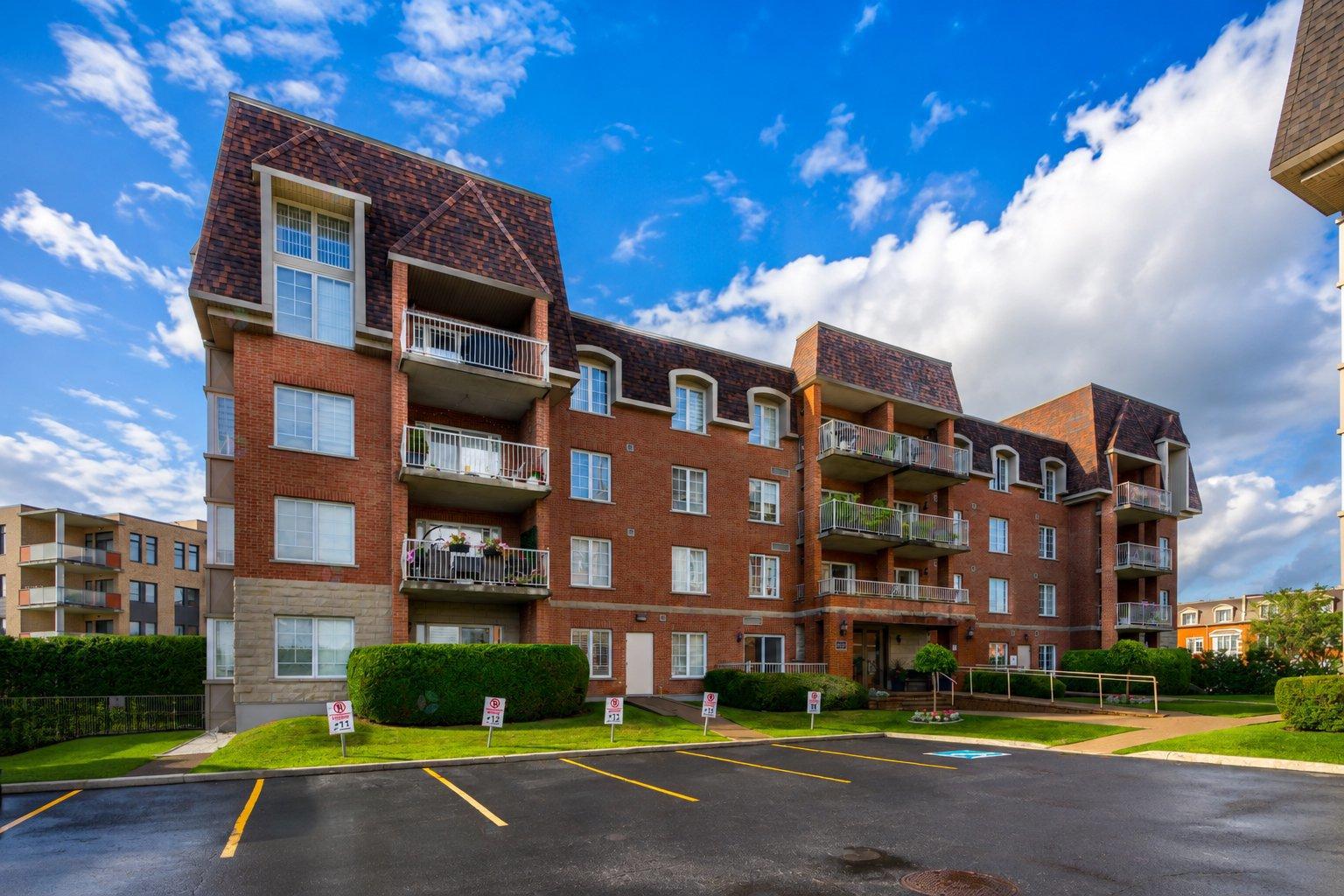 2995 Av. Ernest-Hemingway, #402