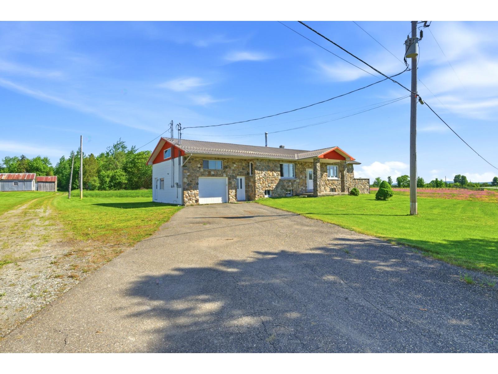 209z Ch. Lefebvre Property Photo 1