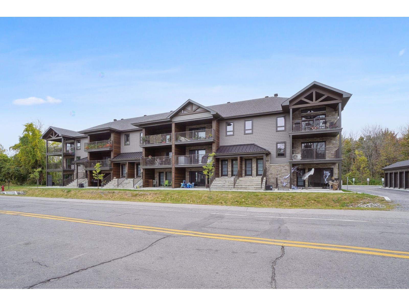 1580 Rue Principale, #3 Property Photo 1