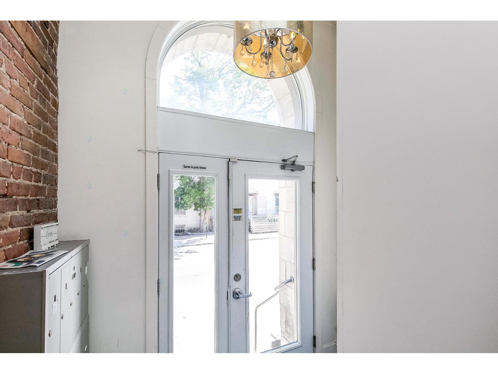 1216 Rue St-hubert, #7 Property Photo 3